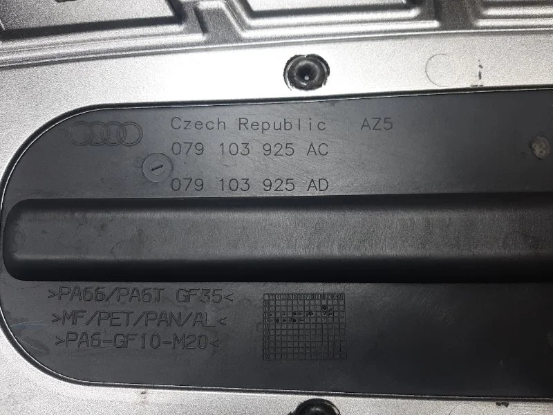 Крышка двигателя Audi A8 4H/D4 CEU 2013 - миниатюра 9