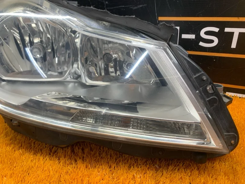 Фара правая Mercedes-Benz C-Class W204 271.820 - миниатюра 2