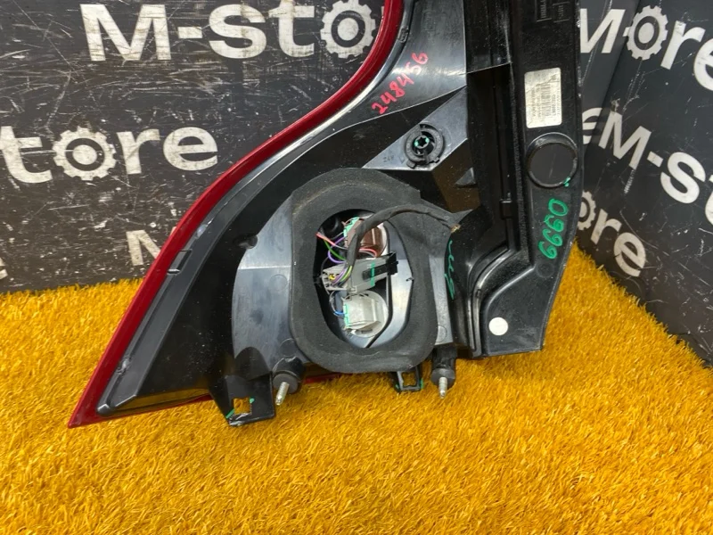 Фонарь задний правый Volvo XC60 DZ40 B4204T11 2014 - миниатюра 8
