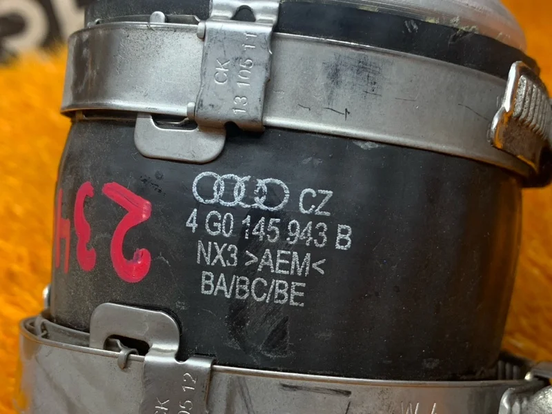 Патрубок интеркулера Audi A6 C7/4G CHJ 2012 - миниатюра 5