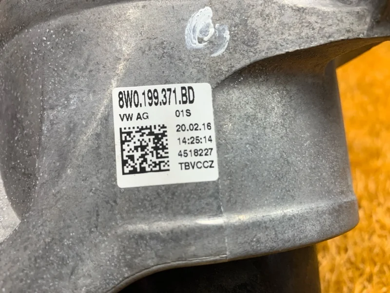 Подушка двигателя левая Audi A4 B9/8W CVK 2016 - миниатюра 9