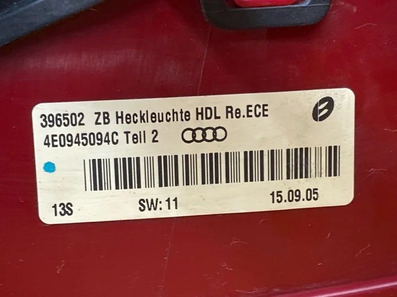 Фонарь крышки багажника правый Audi A8 4E/D3 BPK - миниатюра 7