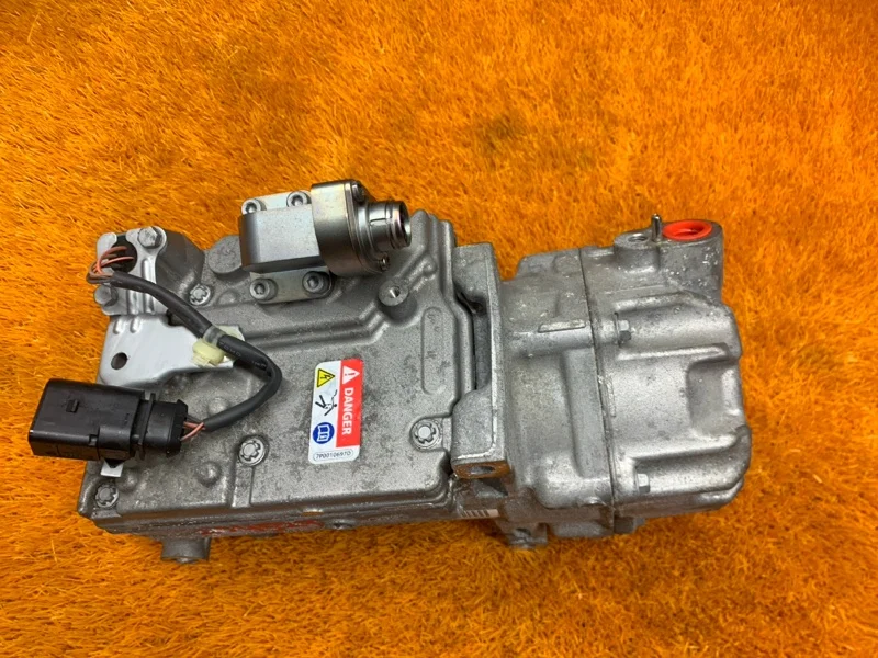 Компрессор кондиционера Audi A6 C7/4G CHJ 2012 - миниатюра 2