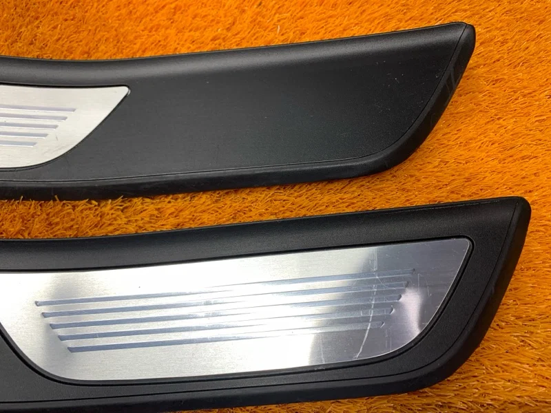 Накладка на порог салона BMW 6-Series F06 N55B30A - миниатюра 7