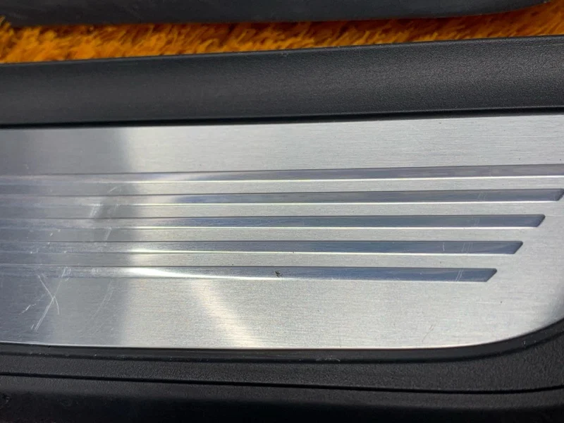 Накладка на порог салона BMW 6-Series F06 N55B30A - миниатюра 8