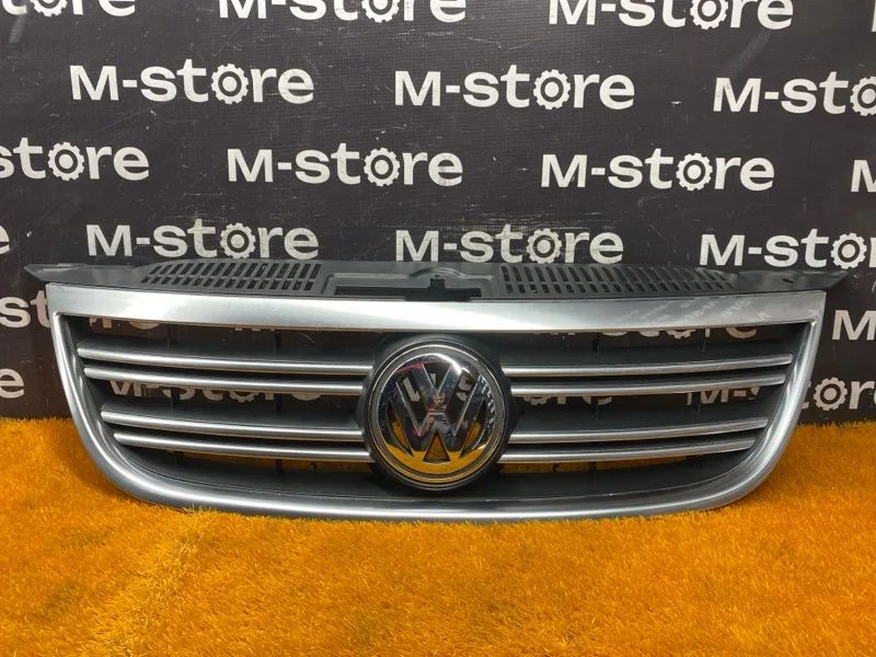 Решетка радиатора Volkswagen Tiguan 5N CCZ 2011 - изображение 1