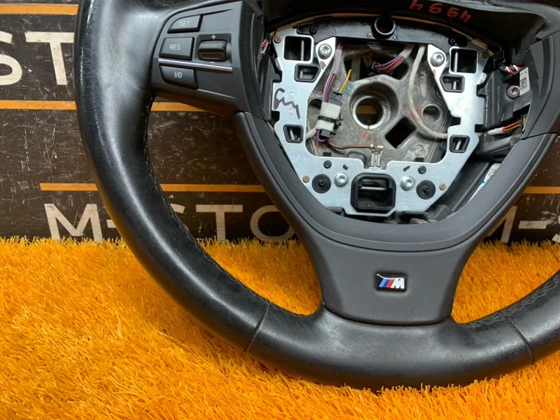 Руль BMW 5-Series F10 N52B30A 2011 - миниатюра 4