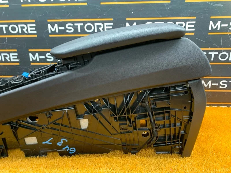 Подлокотник BMW X5 F15 N55B30A 2014 - миниатюра 10