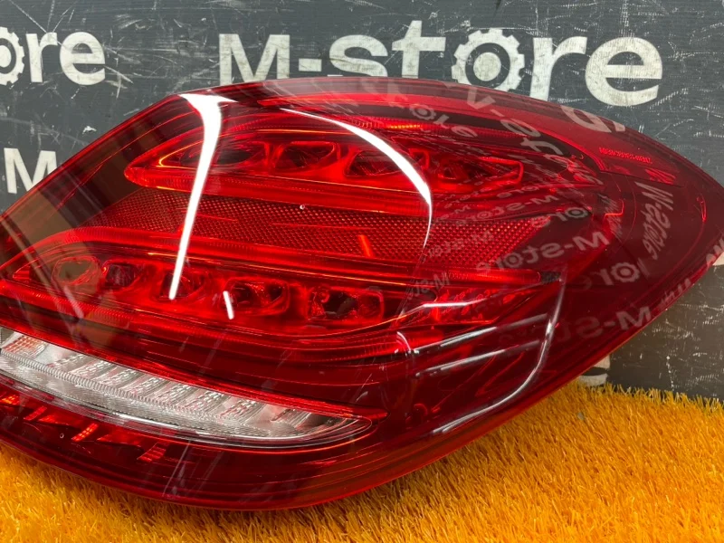 Фонарь задний правый Mercedes-Benz C - class W205 - миниатюра 2