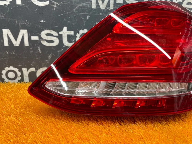 Фонарь задний правый Mercedes-Benz C - class W205 - миниатюра 2