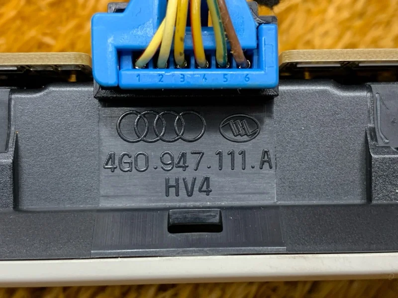 Плафон освещения задний Audi A7 4G CGW 2011 - миниатюра 6