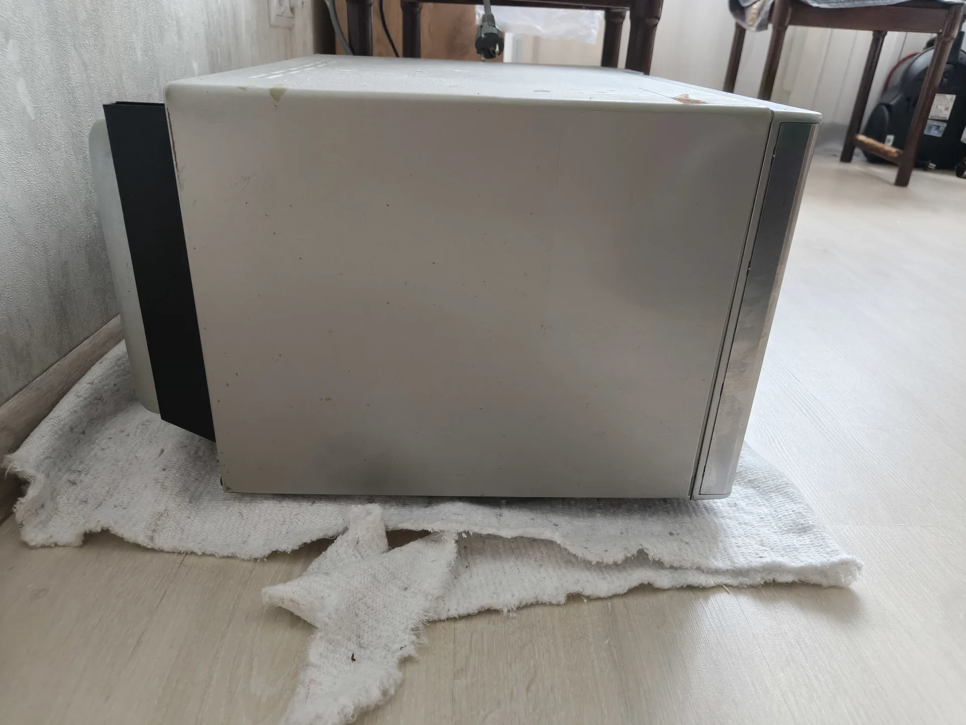 Микрoвoлнoвaя печь Samsung СЕ1190R - миниатюра 2