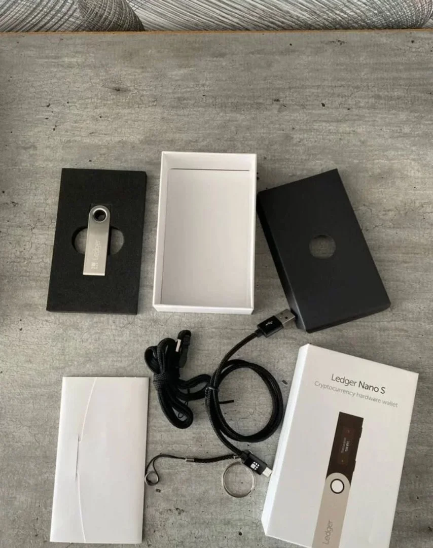 Холодный кошелек Ledger nano S - миниатюра 2