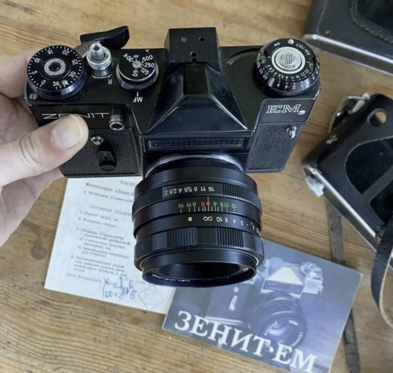 Фотоаппарат Zenit EM + Helios 44M (СССР) - миниатюра 2