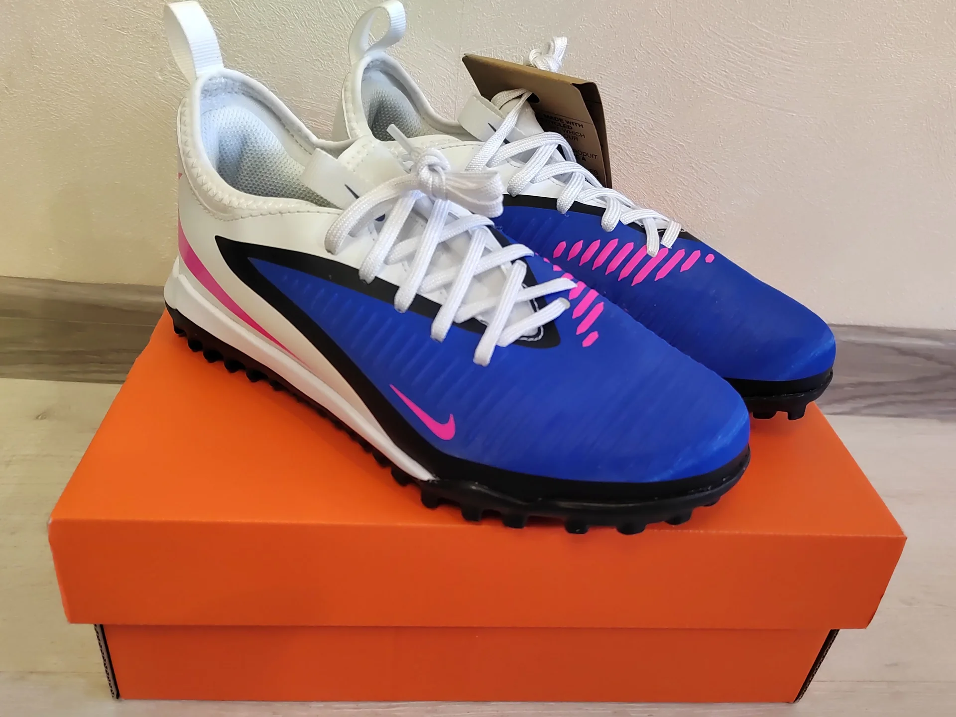 Бутсы Сороконожки Nike Jr. Phantom 6 Low Academy размер 33.5