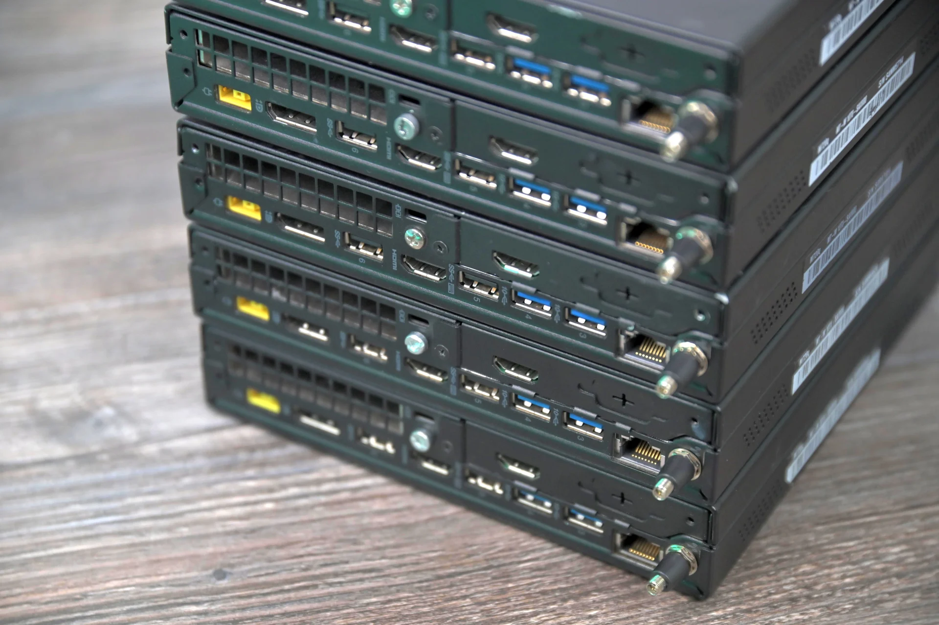неттоп Lenovo ThinkCentre M720q i5/8/256 - миниатюра 2