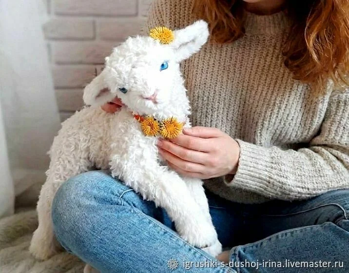 Реалистичная игрушка из меха овечка Веста - изображение 1