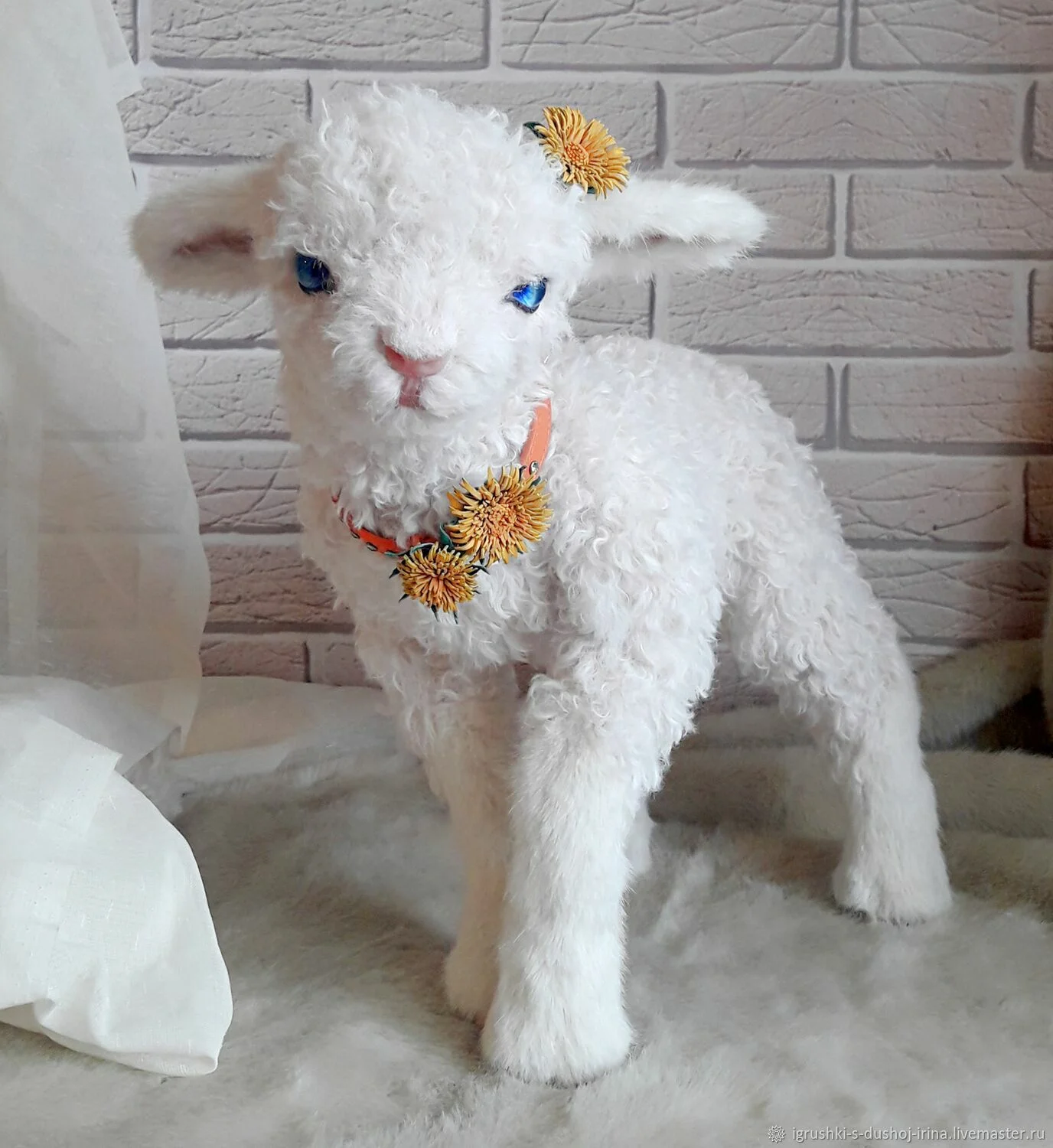 Реалистичная игрушка из меха овечка Веста - миниатюра 7