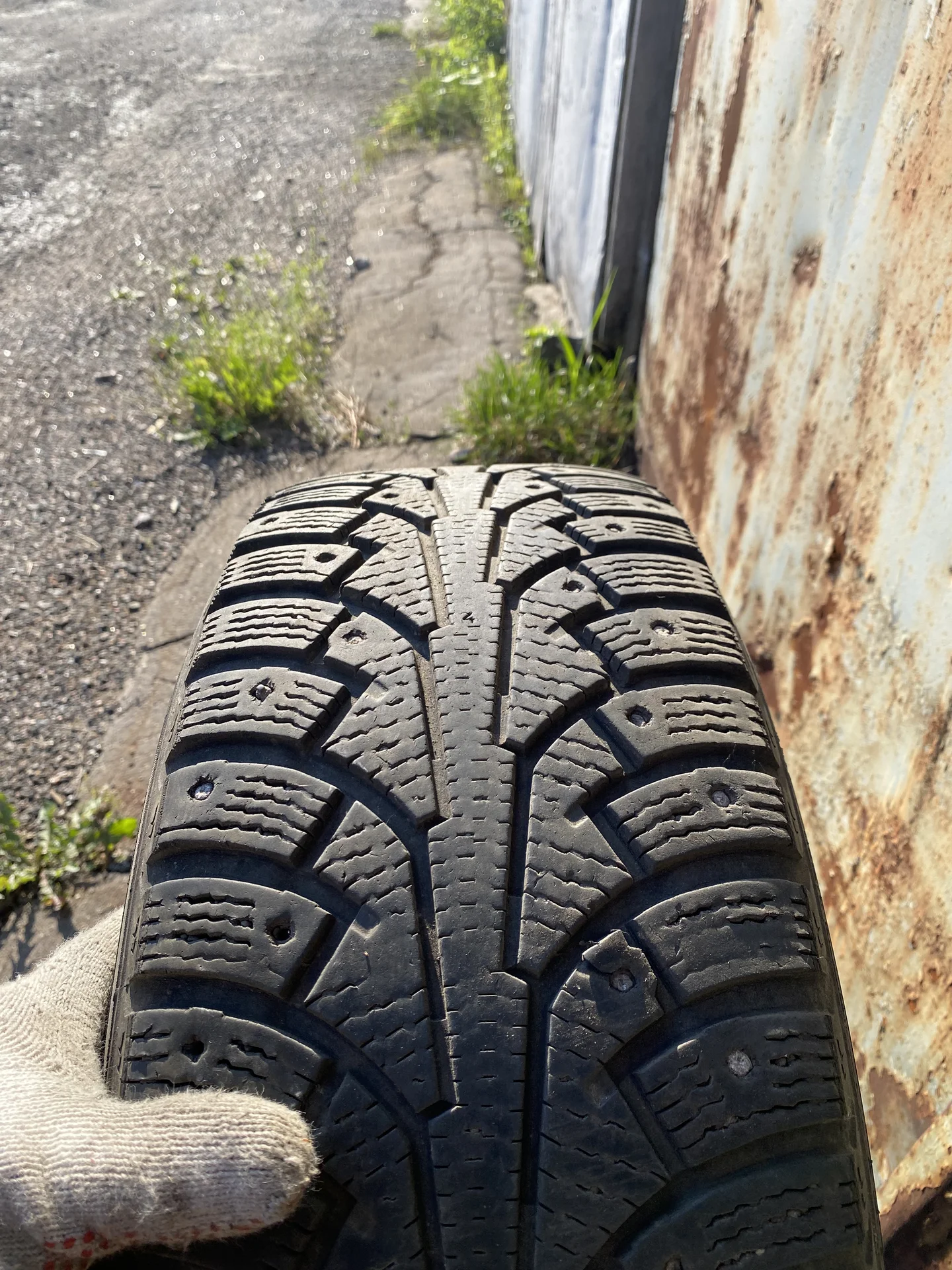 Шина Nokian 215/65 R16 - миниатюра 2
