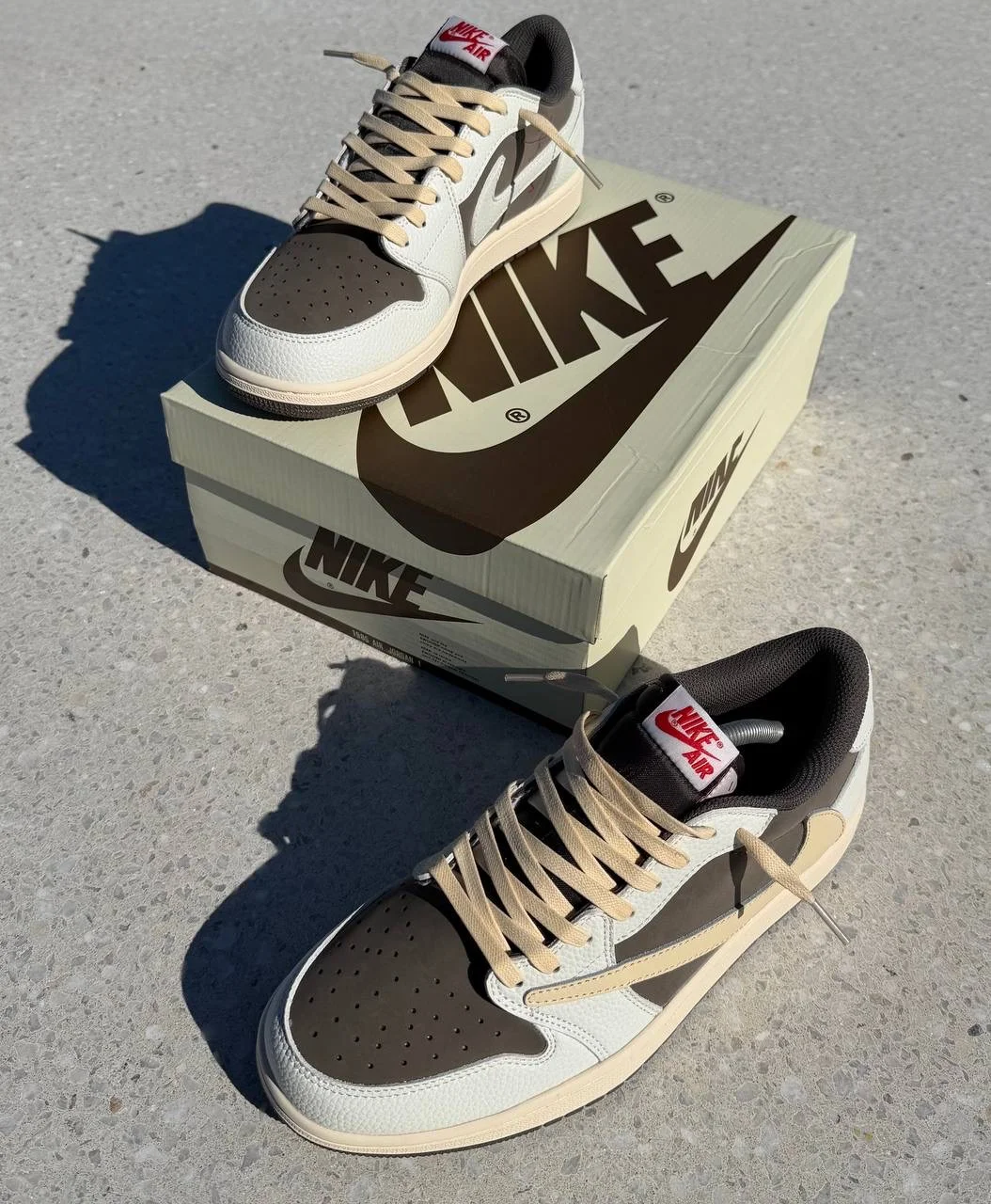 Кроссовки NIKE AIR JORDAN 1 RETRO LOW TRAVIS SCOTT - миниатюра 2