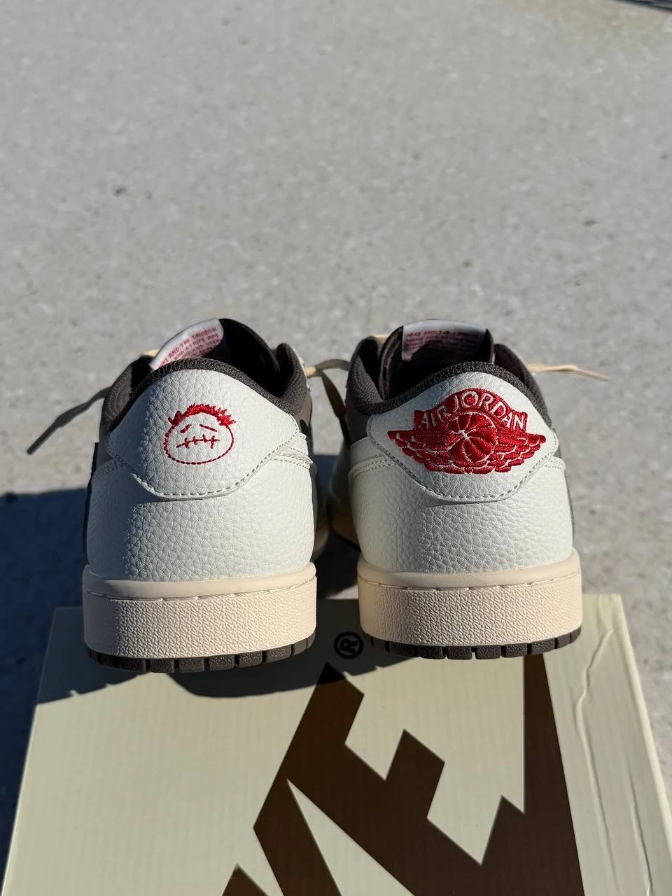 Кроссовки NIKE AIR JORDAN 1 RETRO LOW TRAVIS SCOTT - миниатюра 3