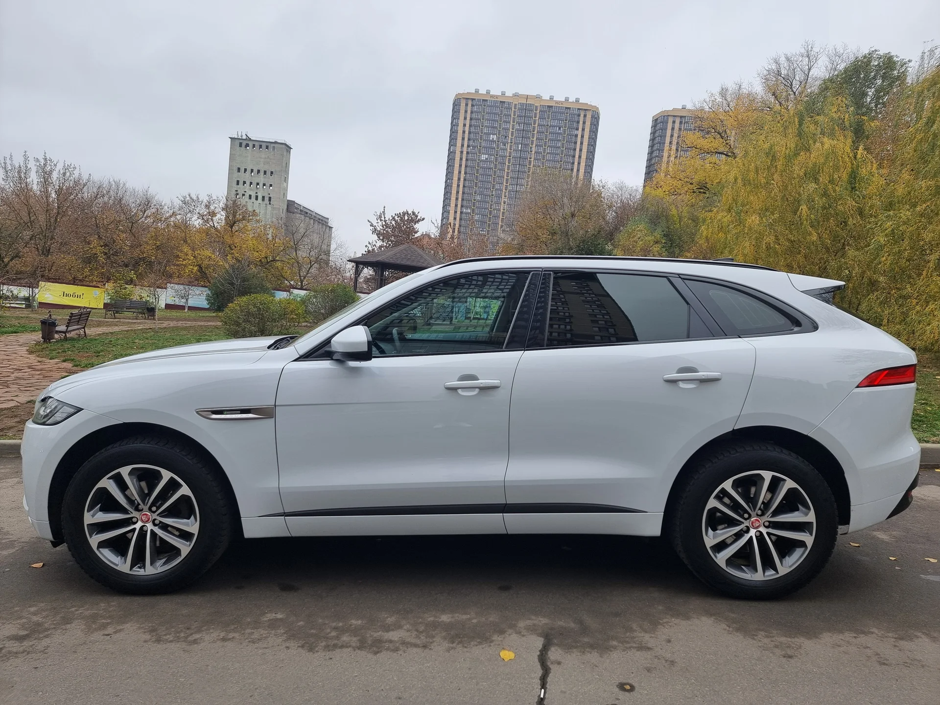 Jaguar F-pace - миниатюра 3