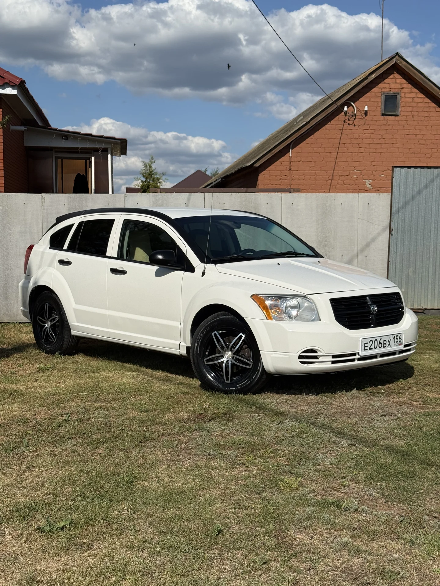 машина dodge caliber - миниатюра 2