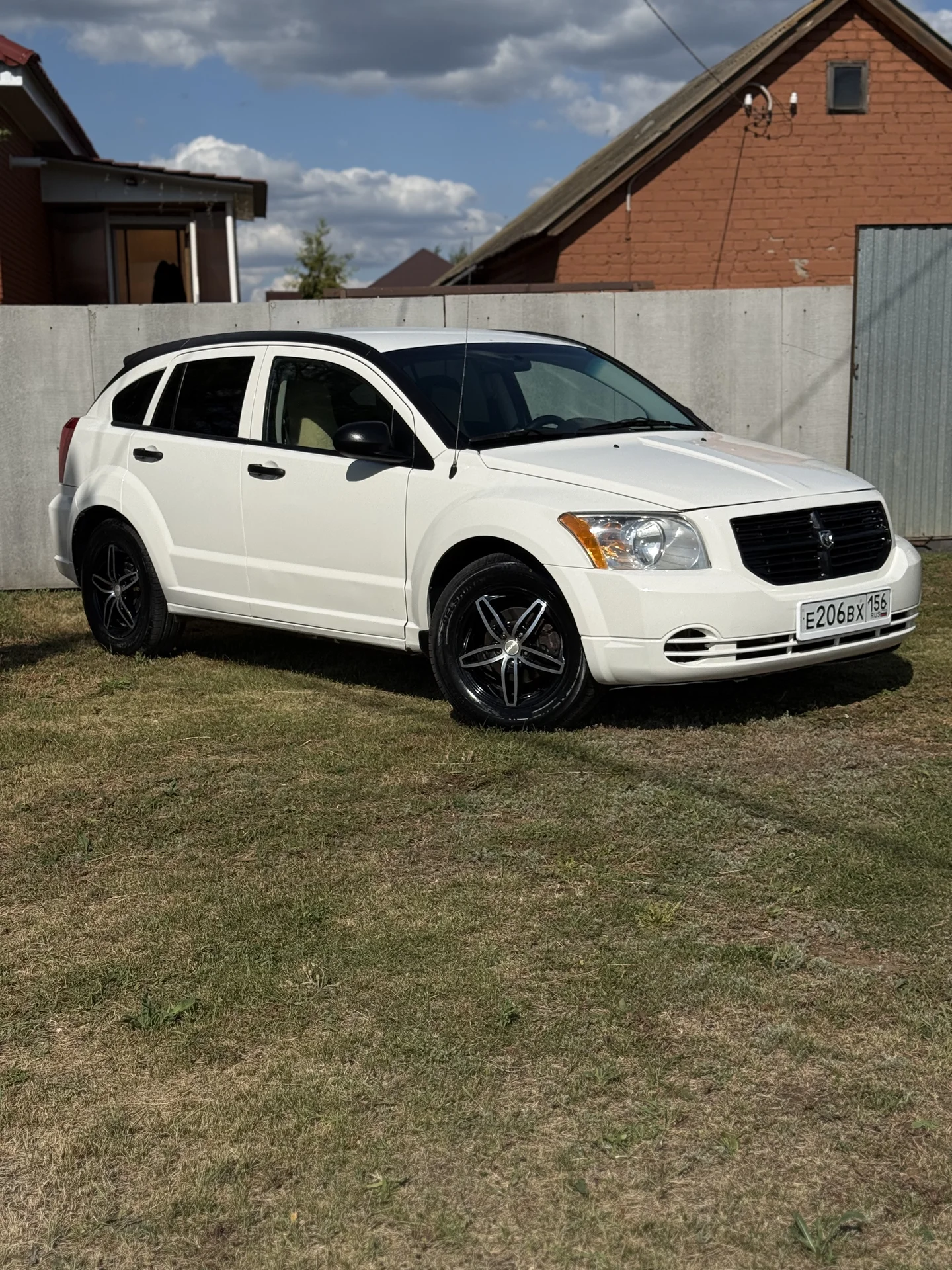 машина dodge caliber - миниатюра 3