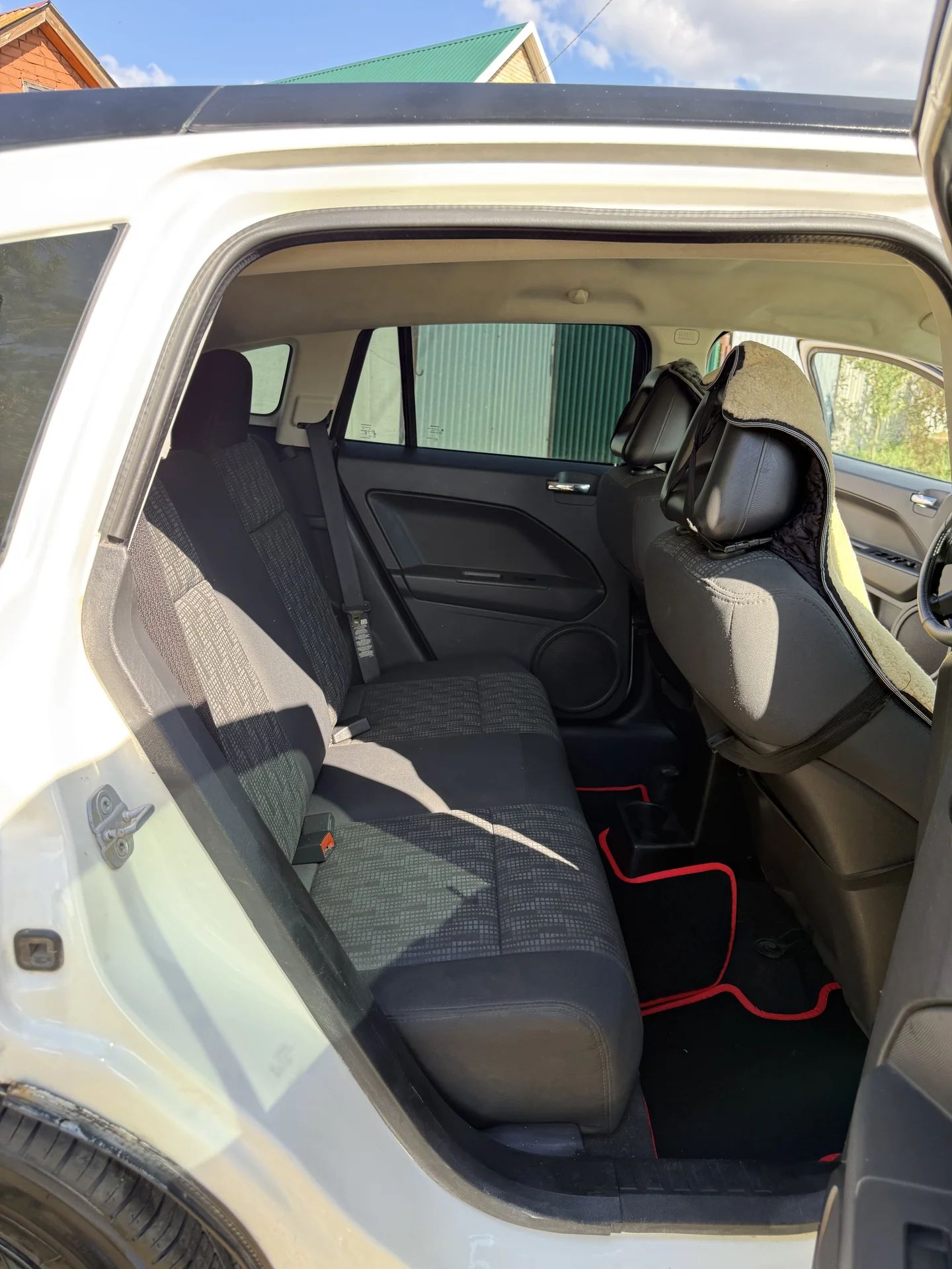 машина dodge caliber - миниатюра 19