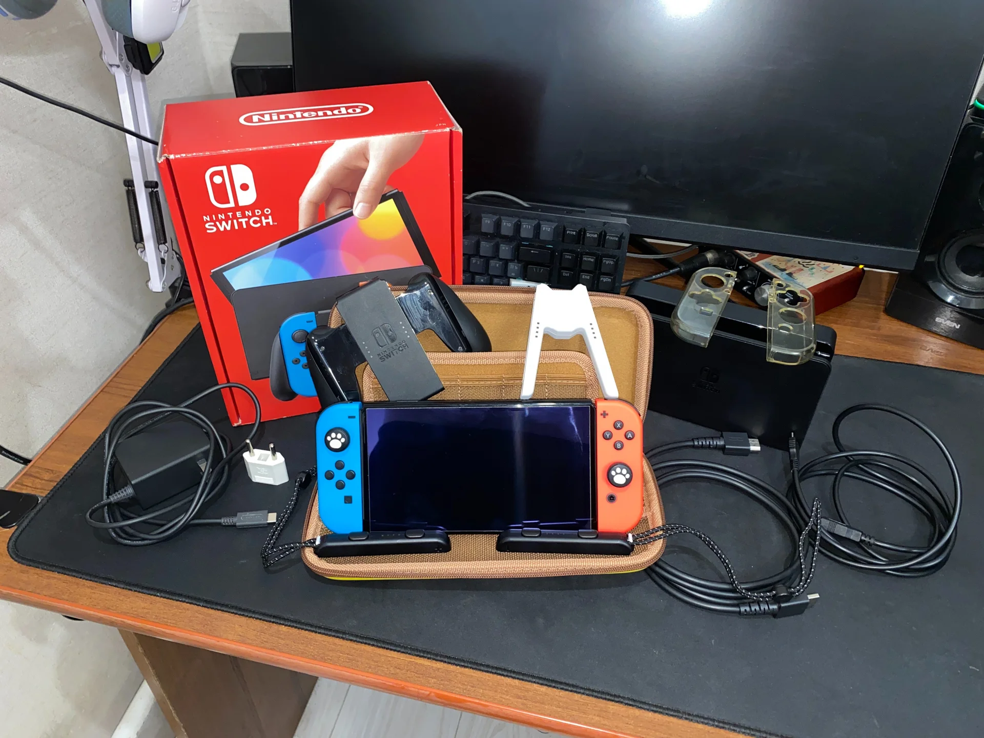 Прошитая Nintendo Switch Oled 64 гб + 1тб Карта памяти