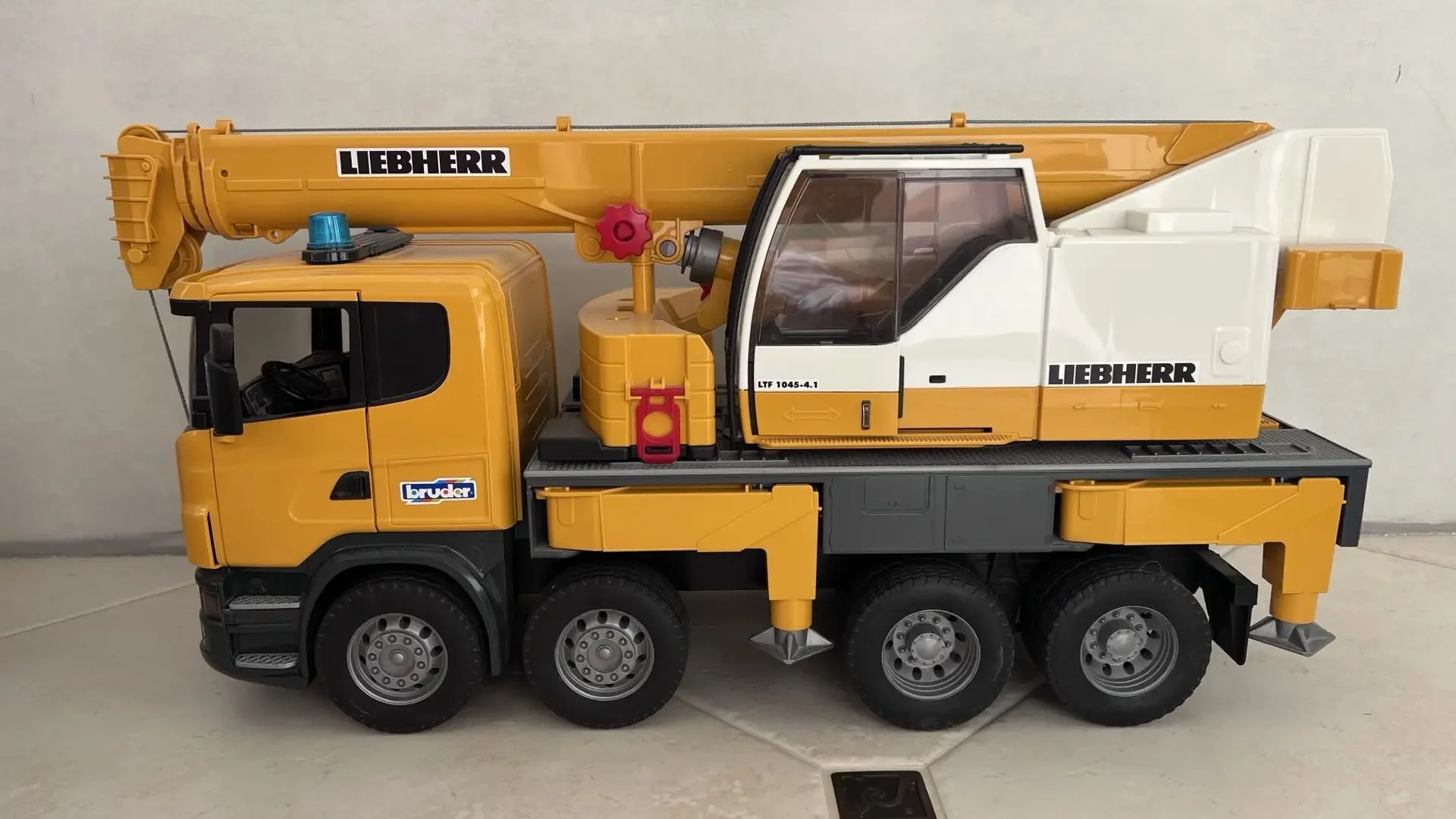 Bruder грузовой кран Scania - миниатюра 3