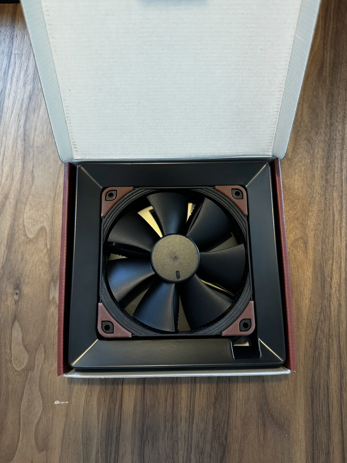 Новые вентиляторы Noctua NF-F12 120 мм 24W - 2 шт