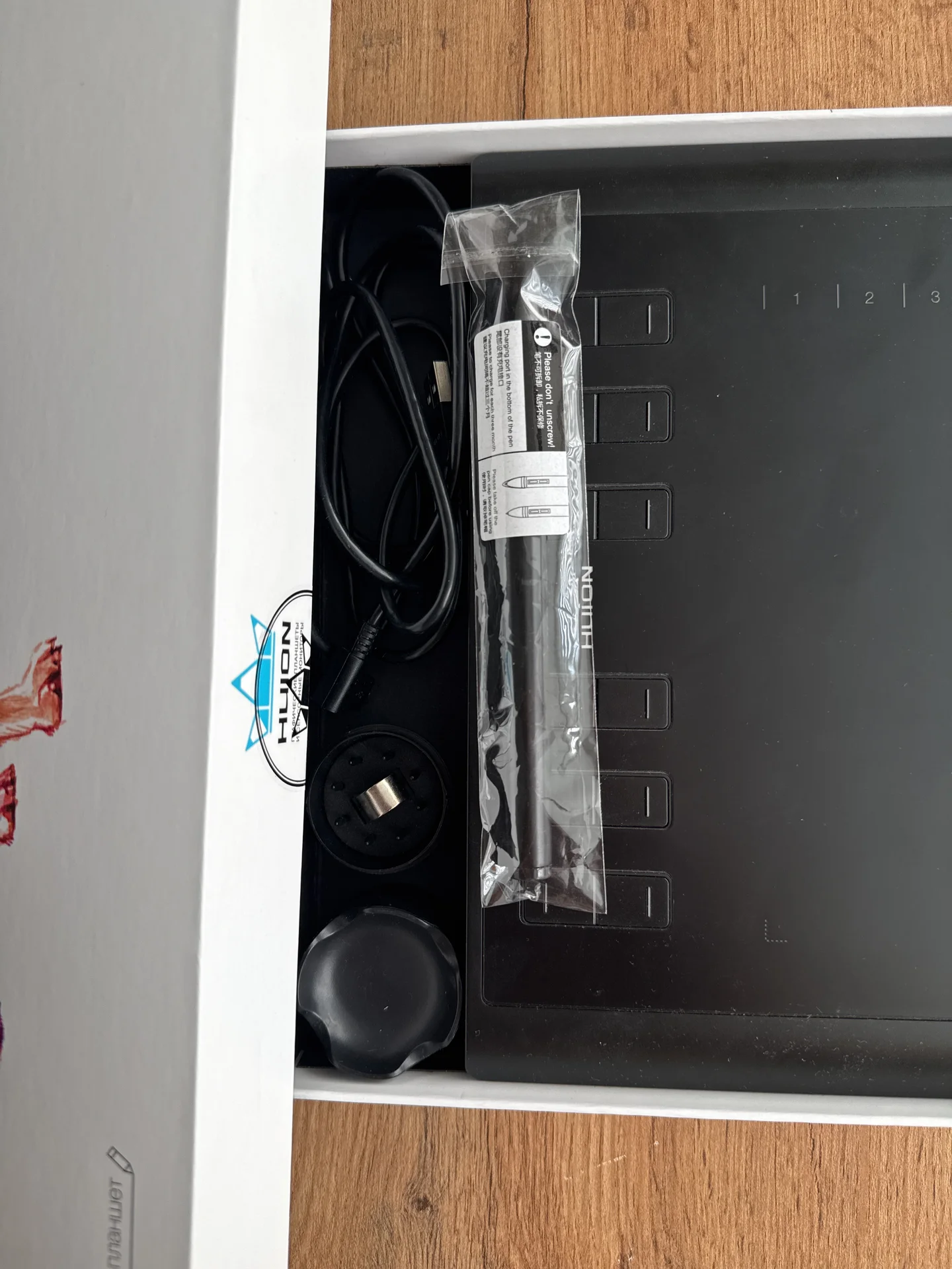 Графический планшет Huion Inspiroy NEW 1060plus - миниатюра 2