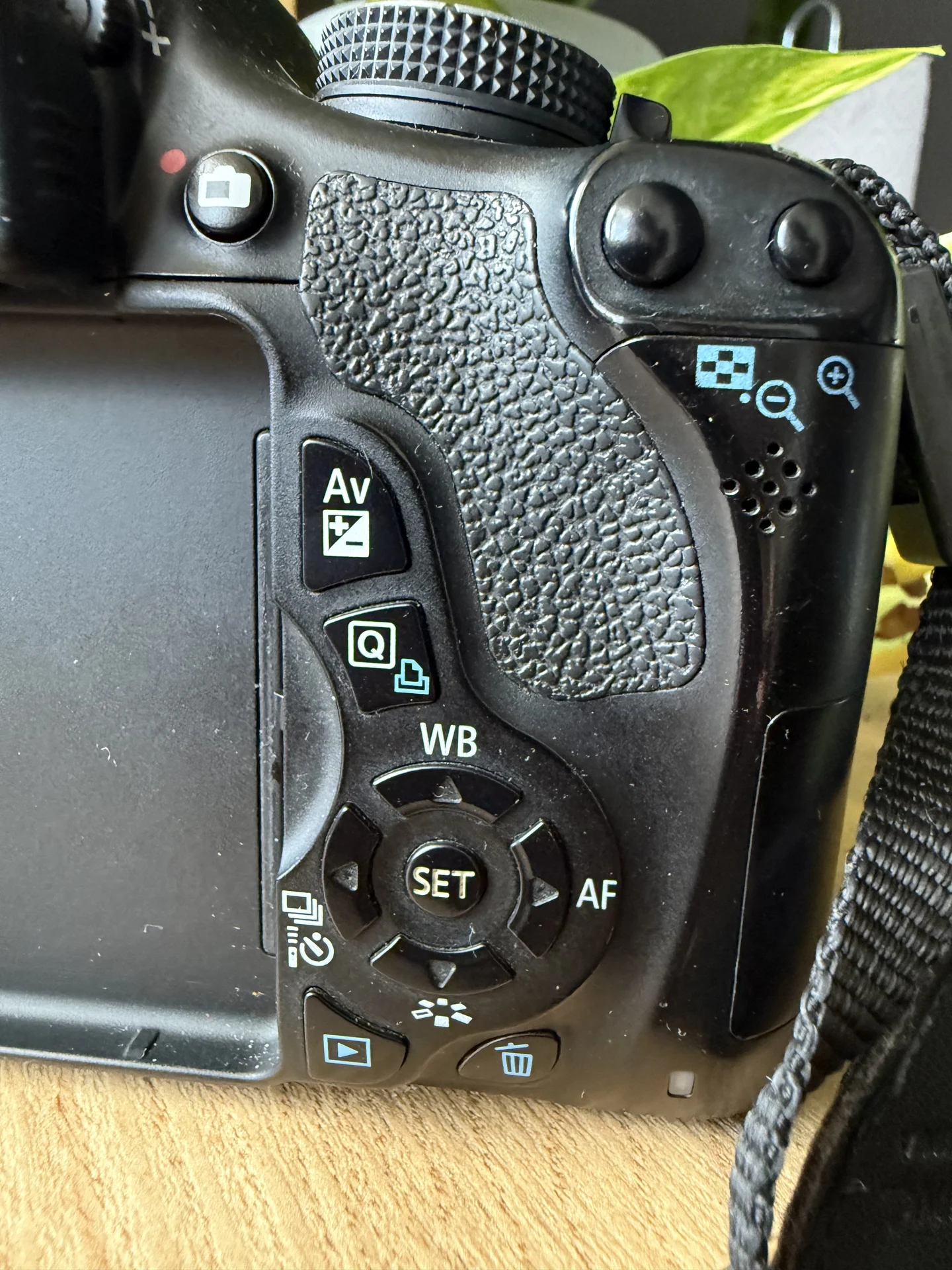 Canon EOS 600D с объективом EF-S 18–55mm IS II - миниатюра 3