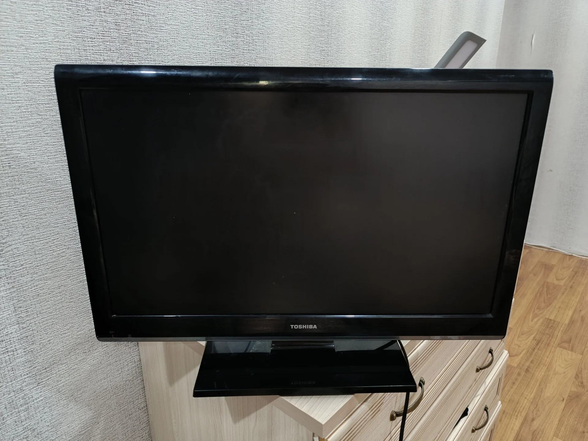 Телевизор 24 toshiba - миниатюра 2