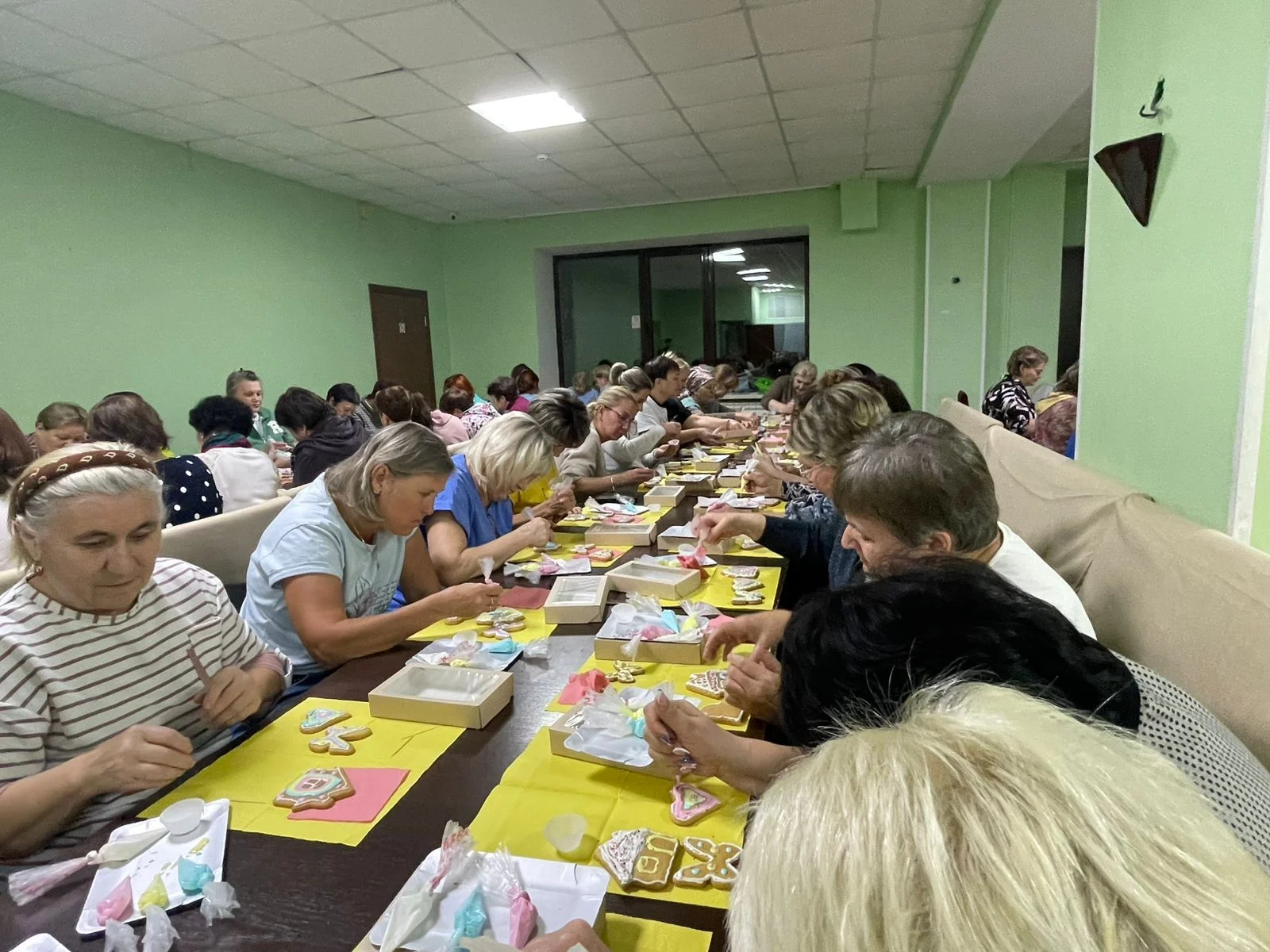 Мастер класс по росписи имбирных пряников выездной - миниатюра 11