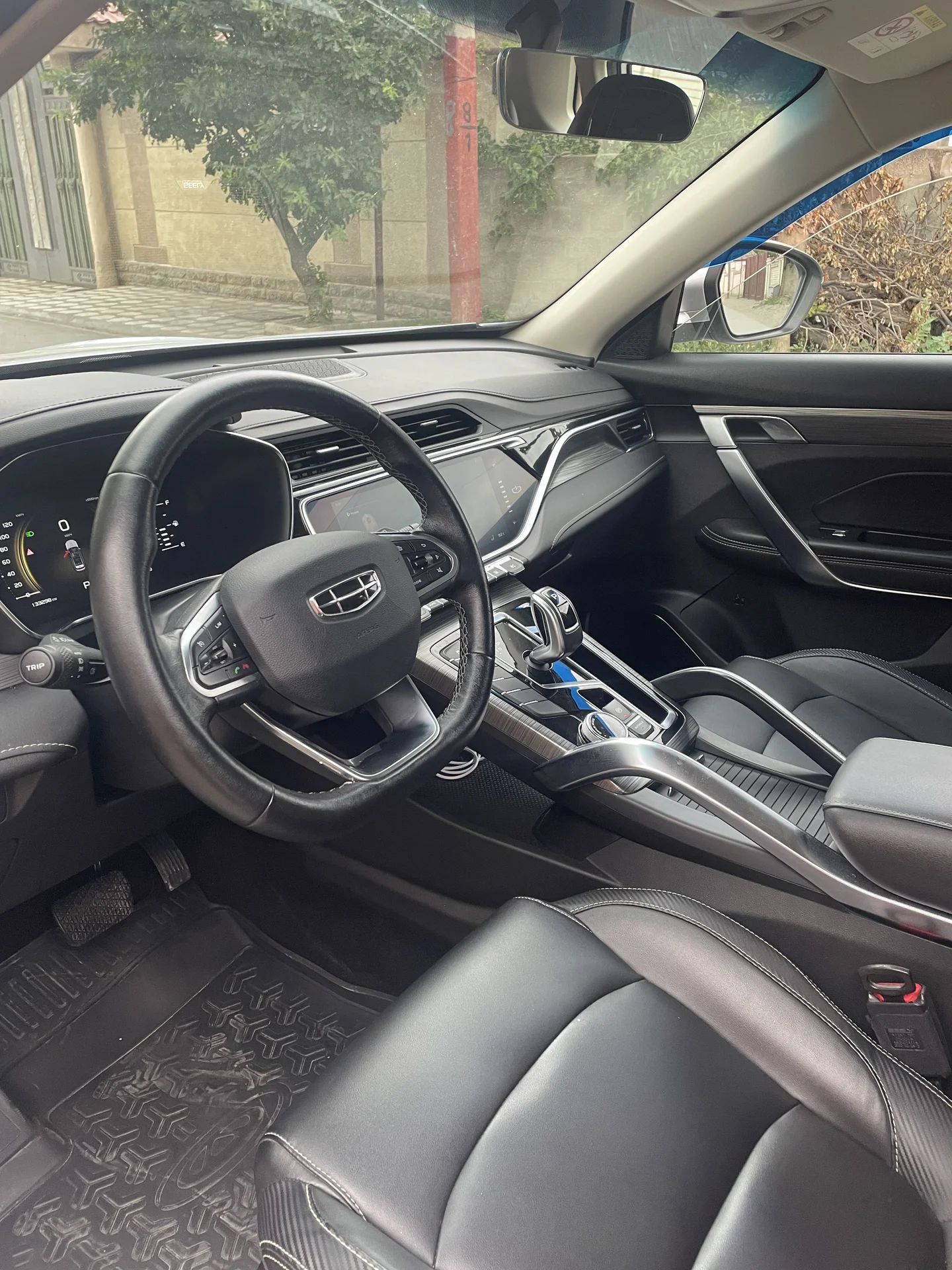 Автомобиль Geely - миниатюра 3
