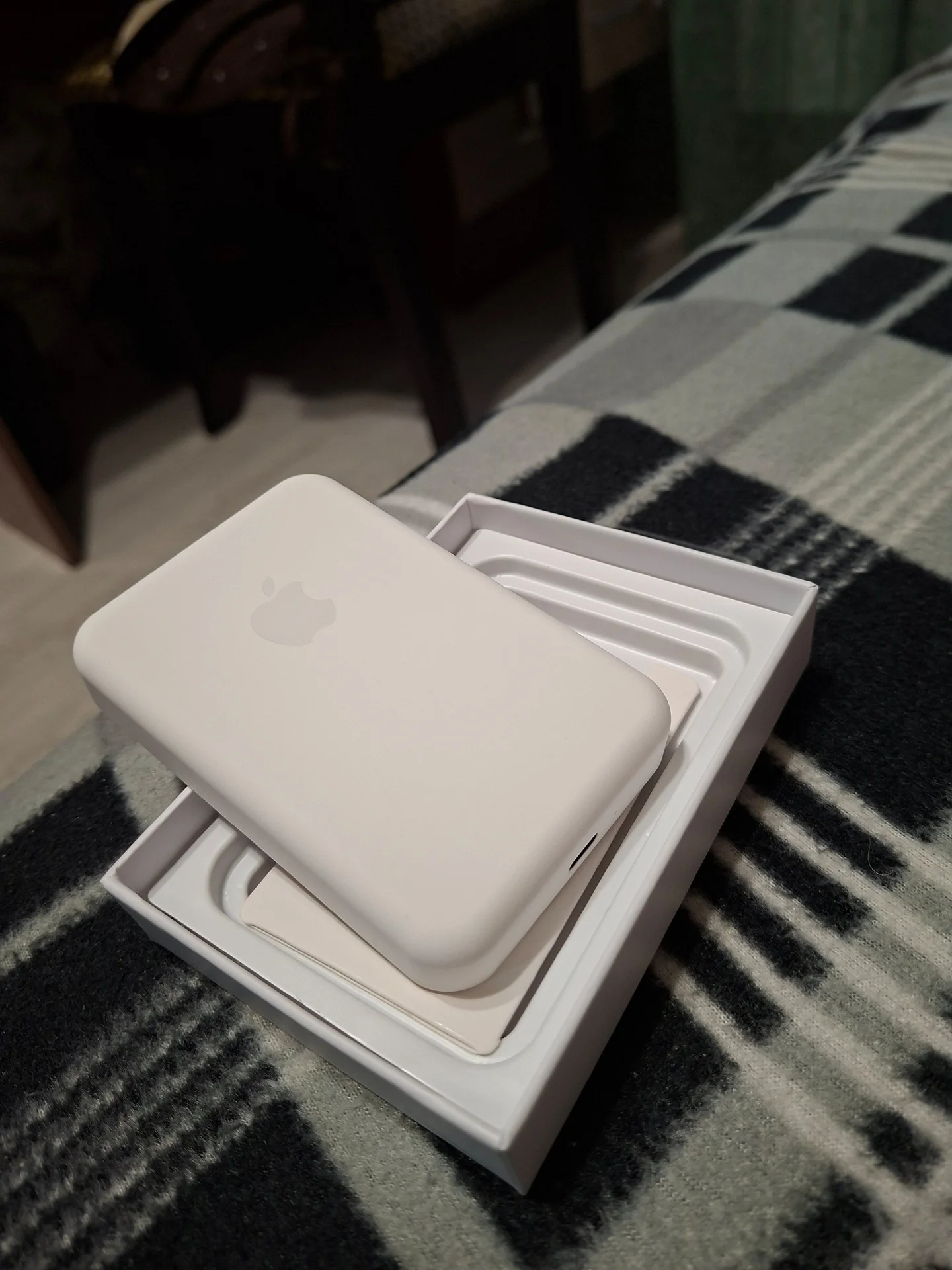 Внешний аккамулятор Apple Magsafe battery pack - миниатюра 3