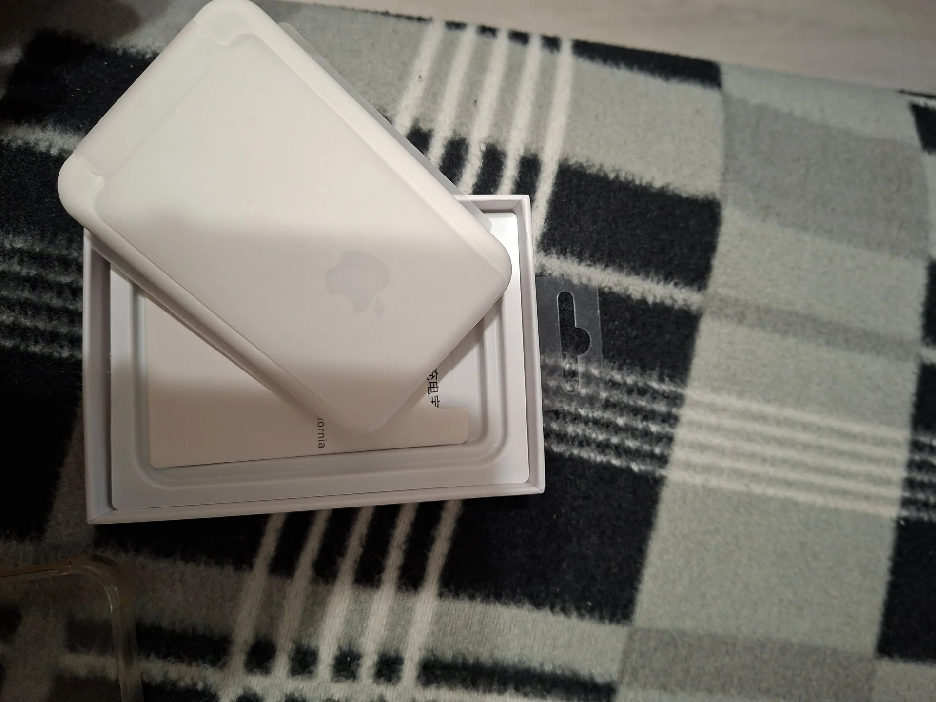 Внешний аккамулятор Apple Magsafe battery pack - миниатюра 4