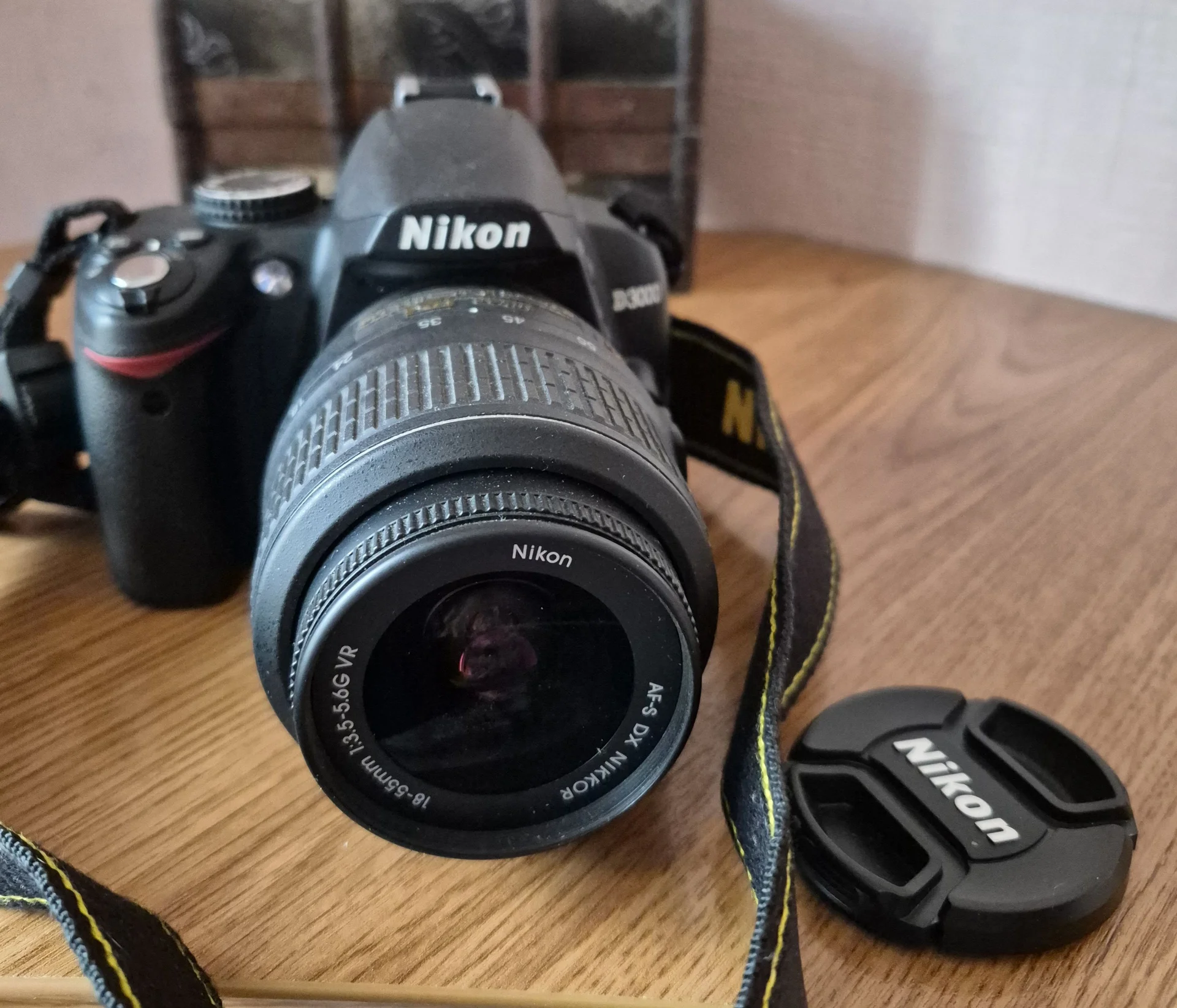 Фотокамера nikon d3000 kit 18-55 - миниатюра 2