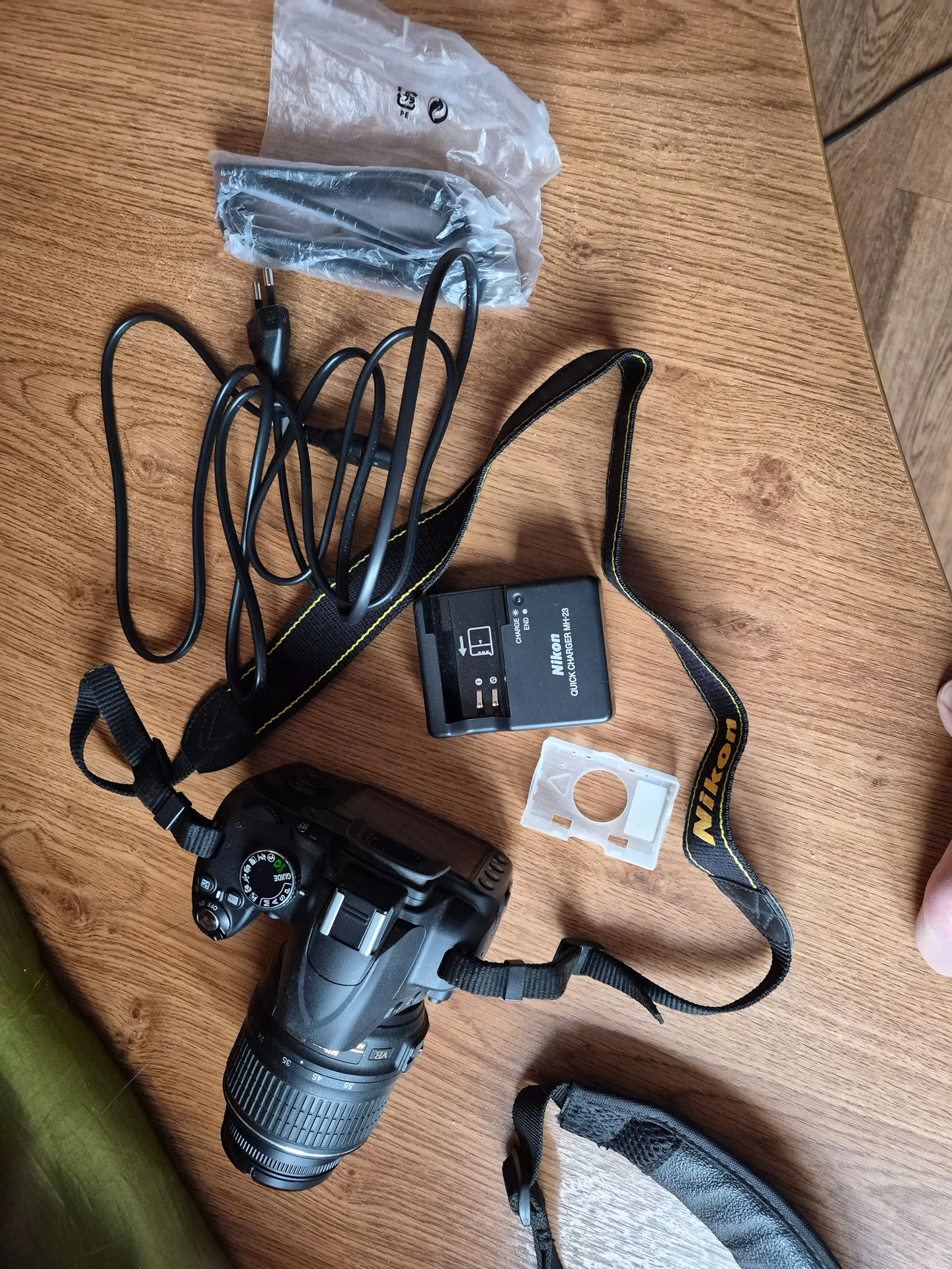 Фотокамера nikon d3000 kit 18-55 - миниатюра 3