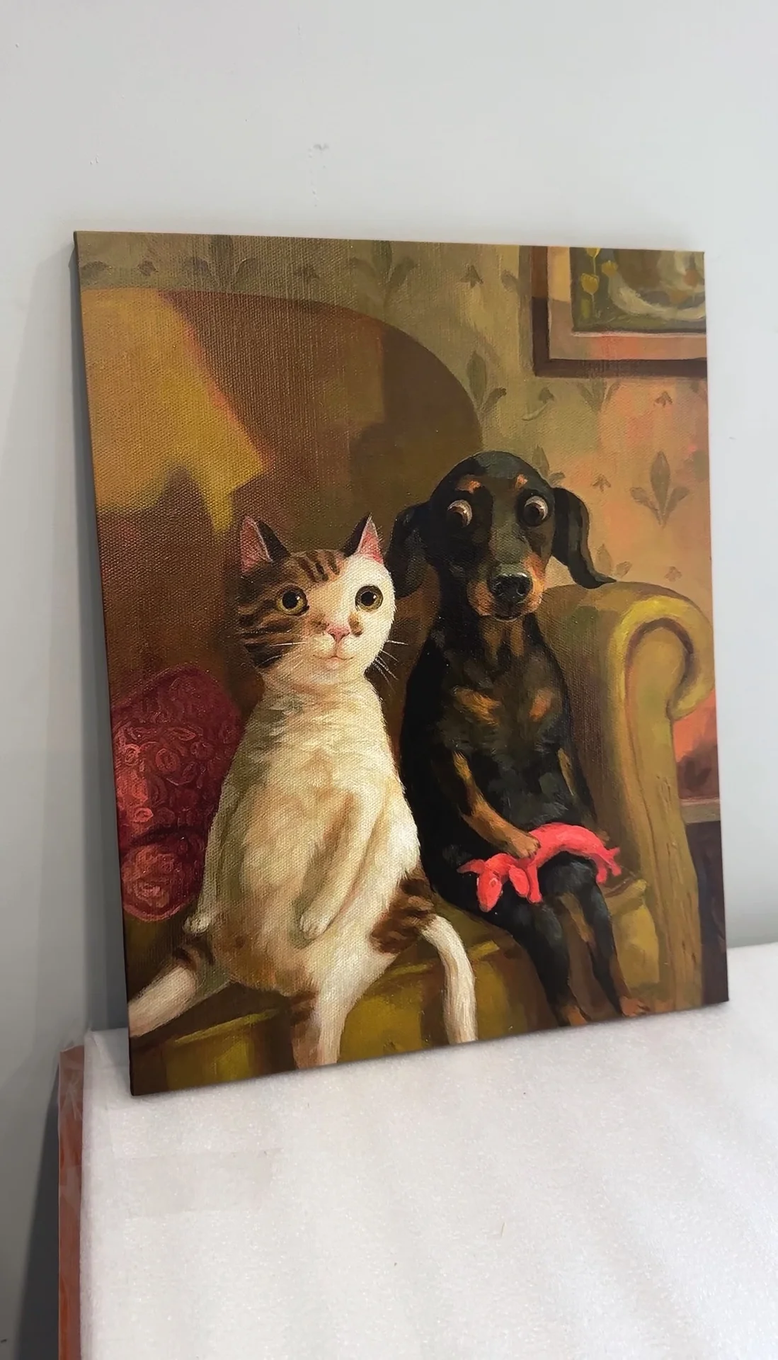 Картина котик и собачка на кресле 40х50 - изображение 1
