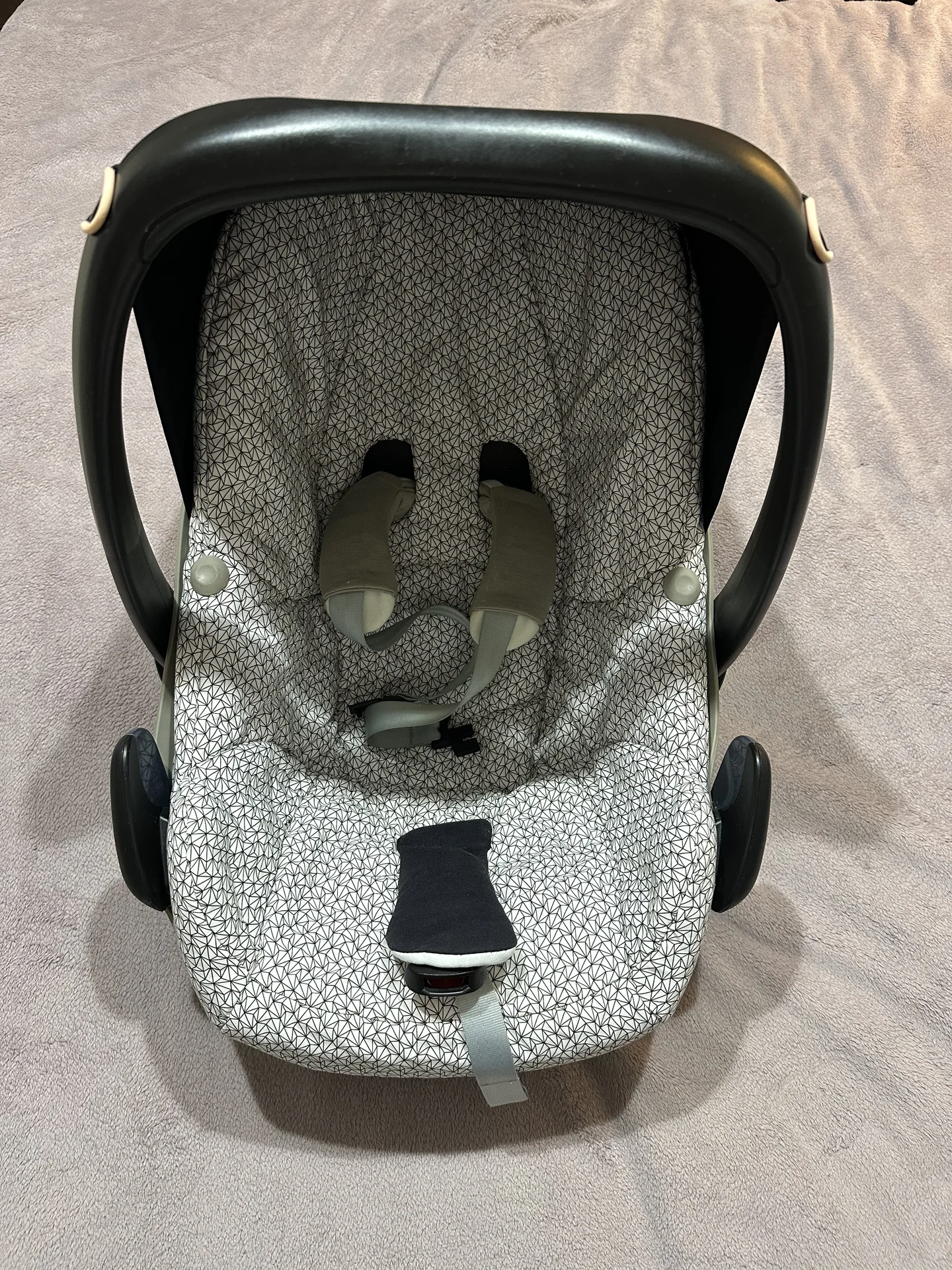 Автолюлька-Автокресло Maxi-Cosi Pebble от 0+ до 1