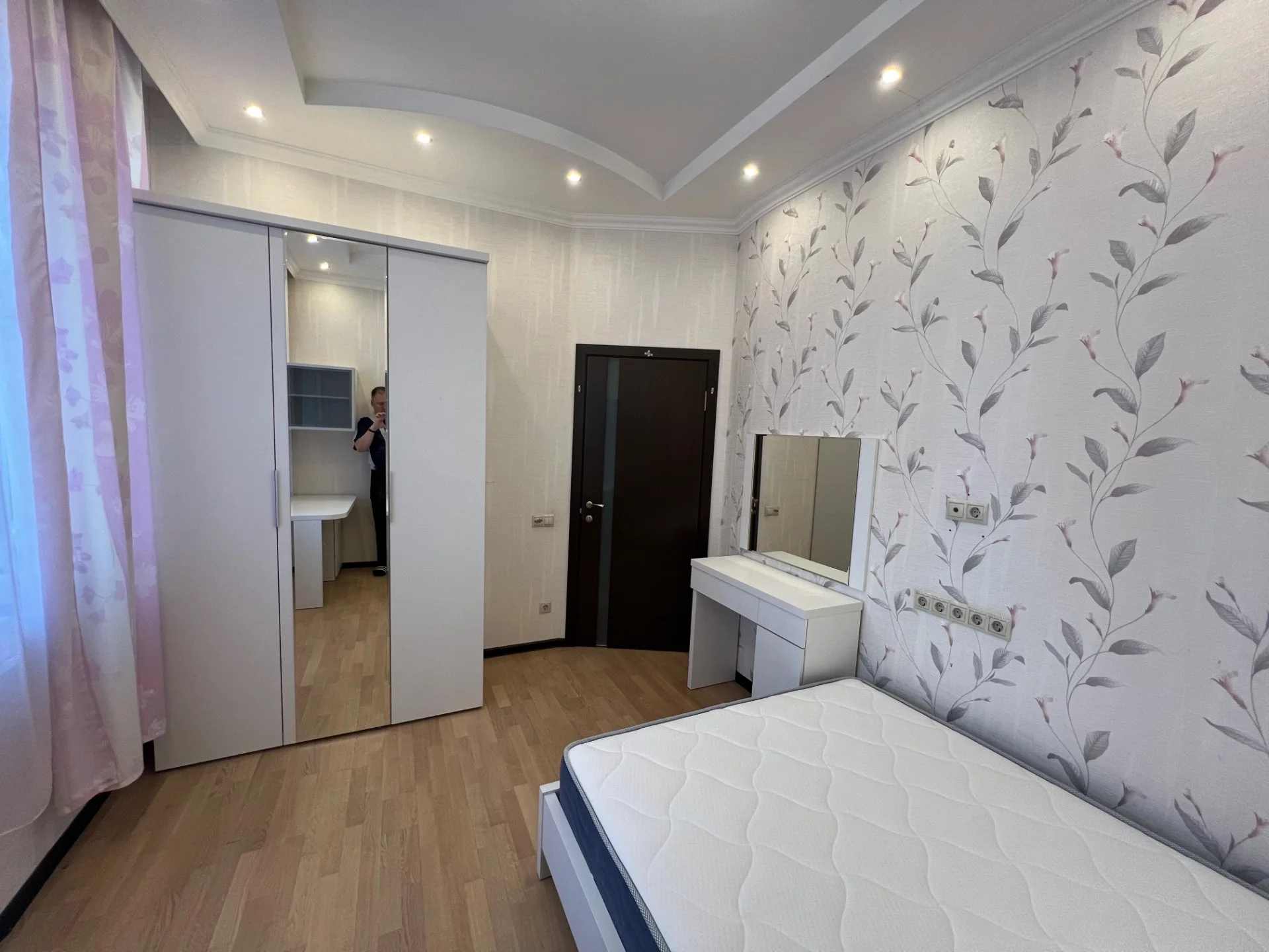 Продам просторную 4к квартиру в ЖК Авеню-77 - миниатюра 8