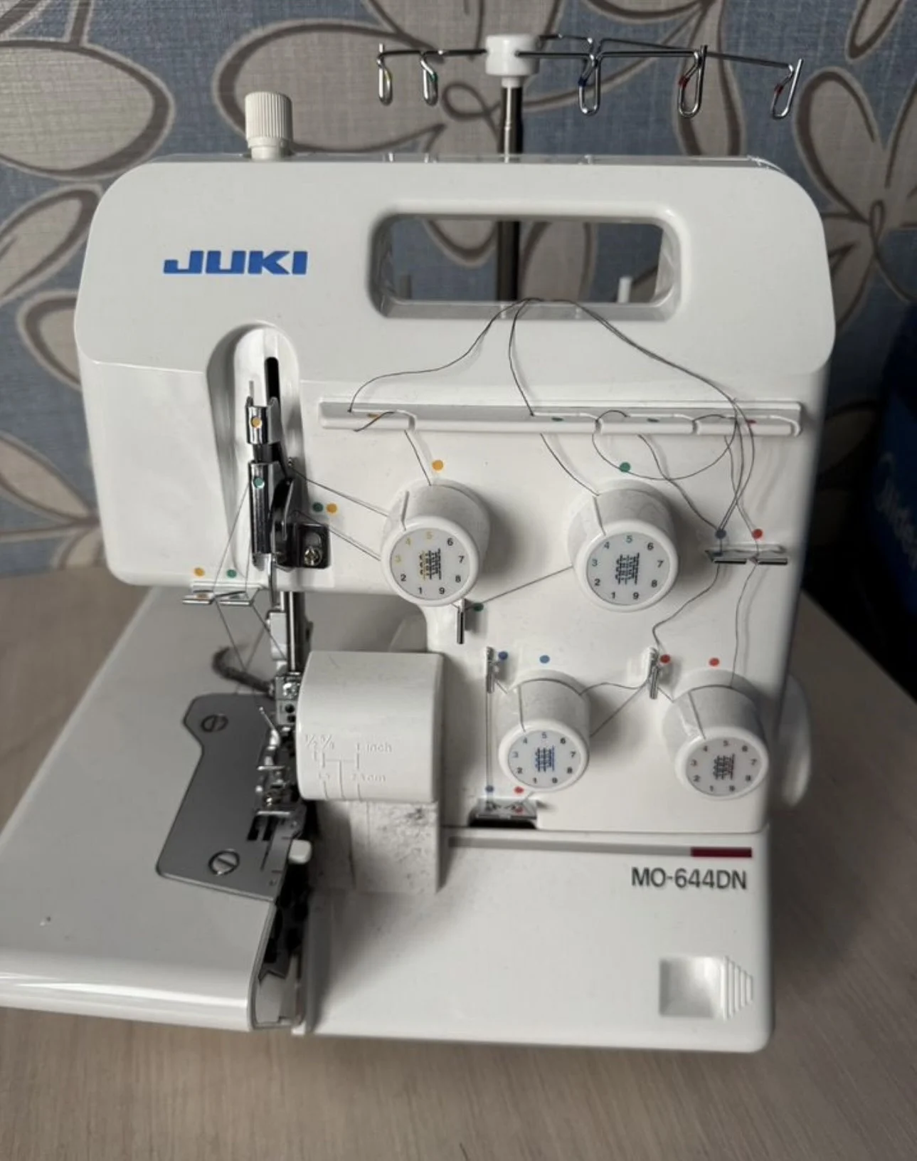 Оверлок Juki MO-644DN - миниатюра 2