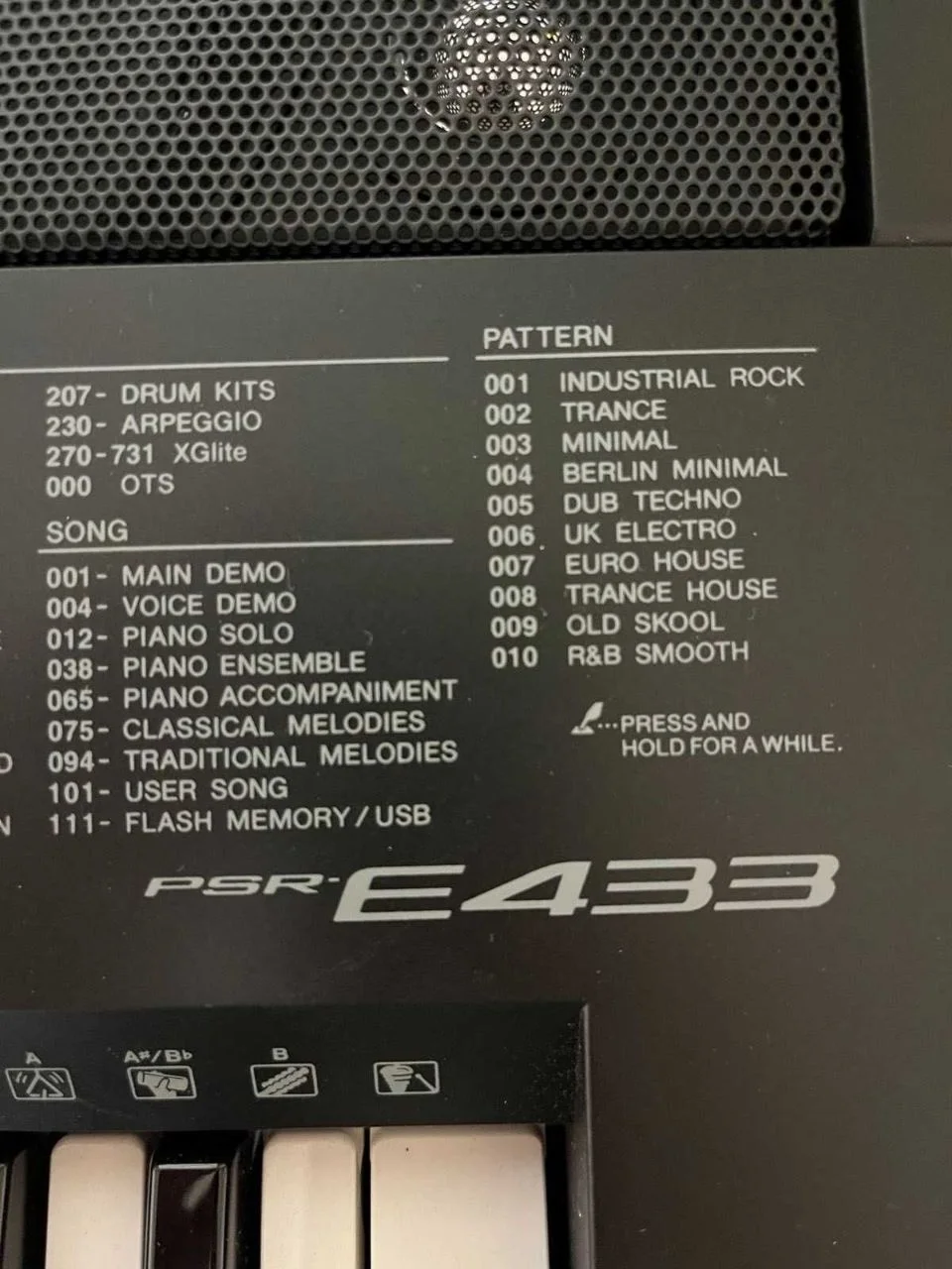 Синтезатор Yamaha psr e433 - миниатюра 2