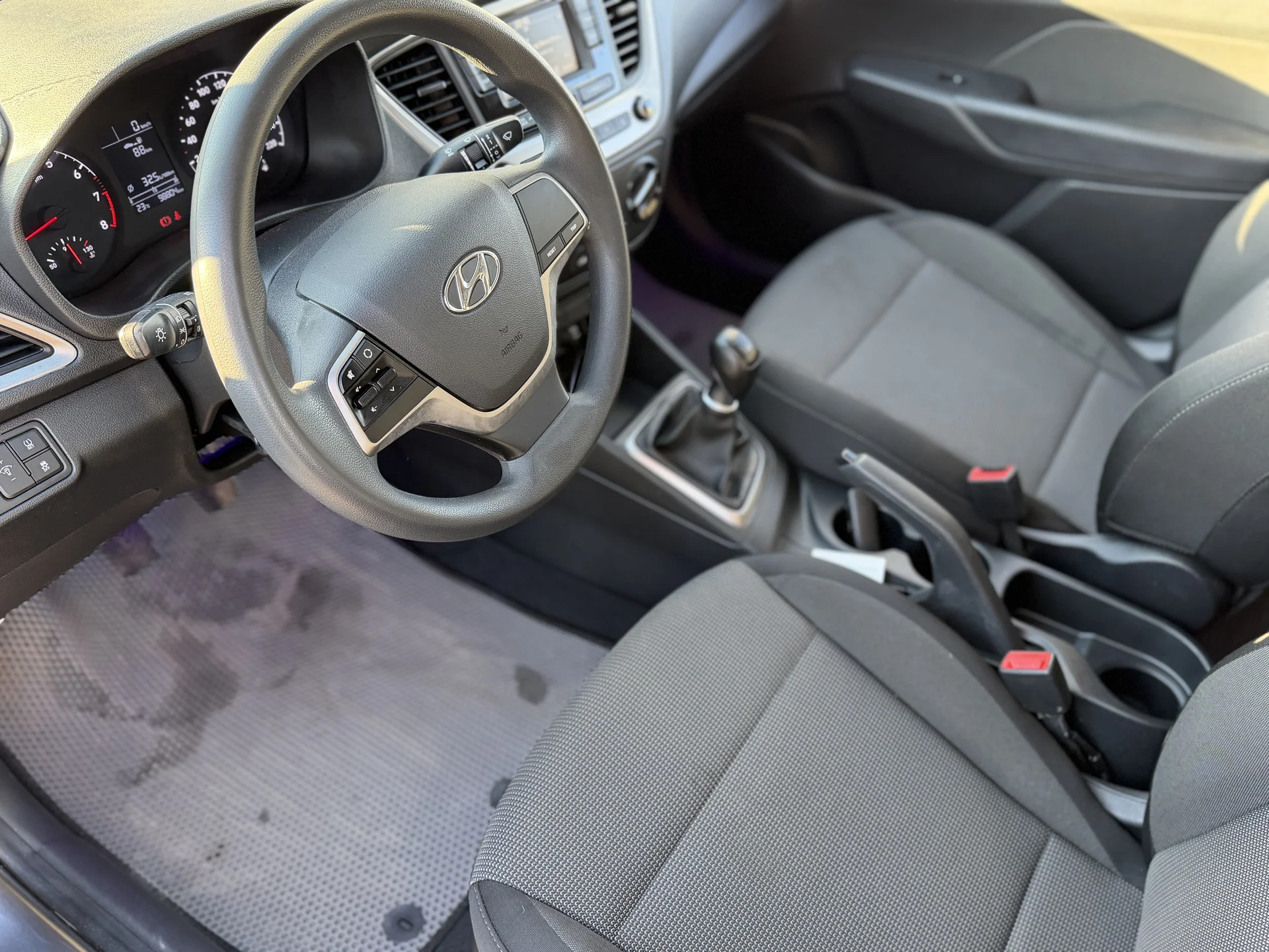 Hyundai Solaris 2018 1.4 6 МКПП - миниатюра 7