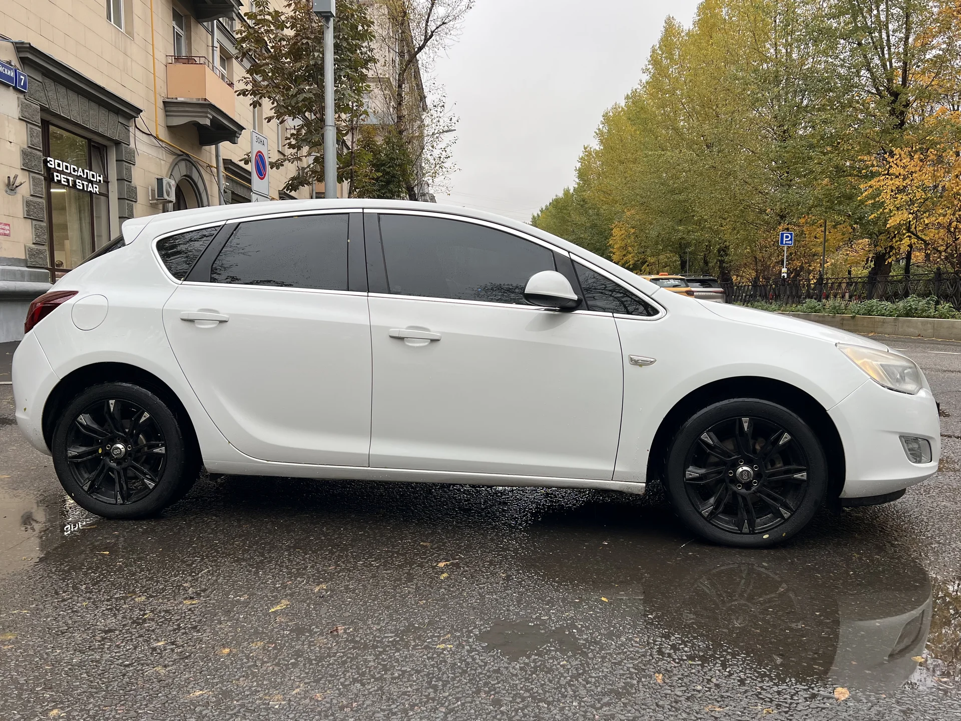 🚗 Opel Astra J 2012, 1.6 AT, хэтчбек 5 дв - миниатюра 2
