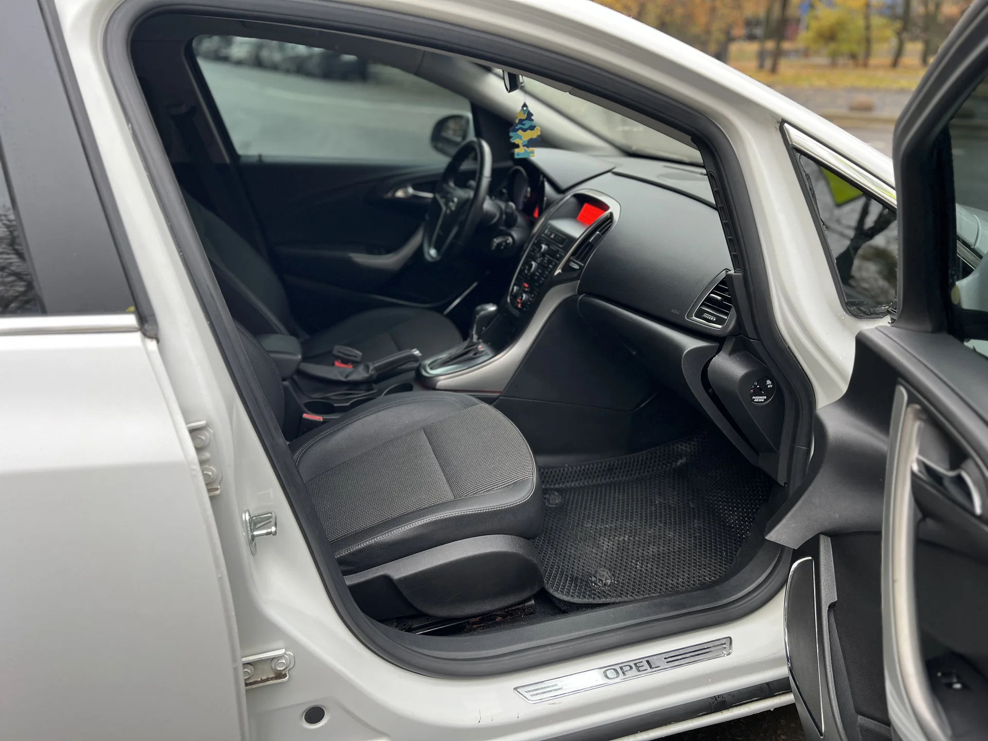 🚗 Opel Astra J 2012, 1.6 AT, хэтчбек 5 дв - миниатюра 10
