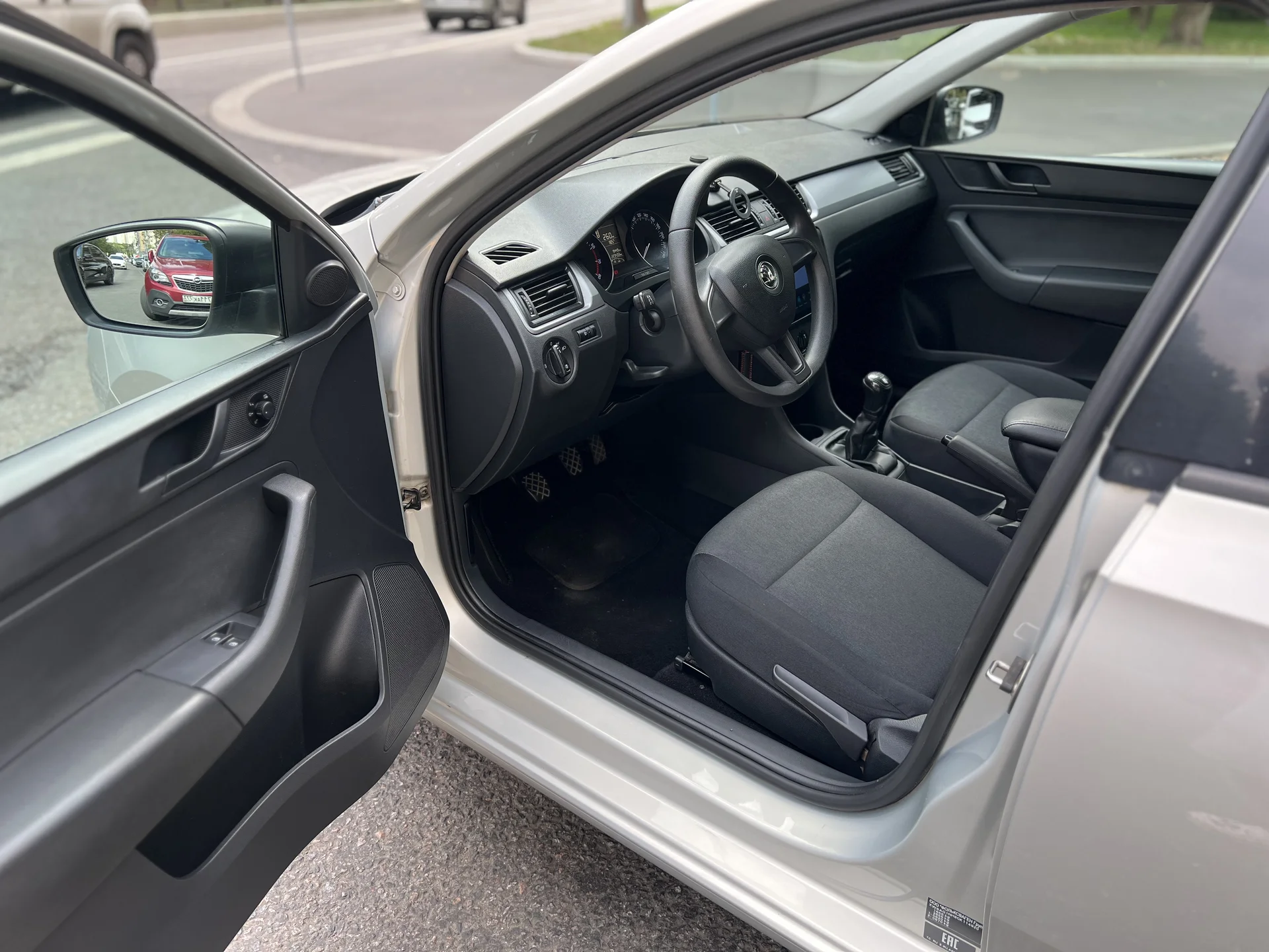🚗 Škoda Rapid 2016, 1.6 MT - миниатюра 9